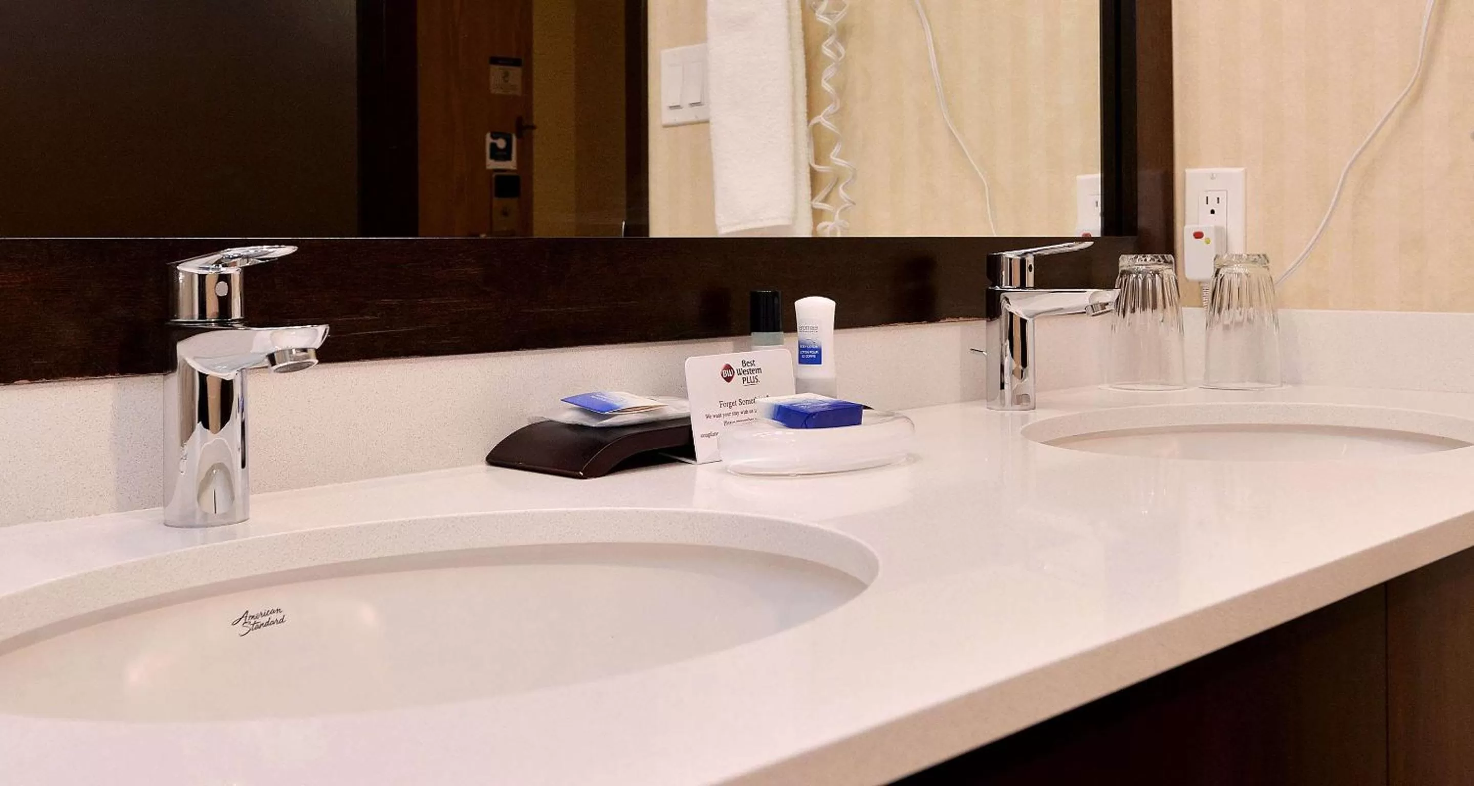 One-Bedroom Queen Suite with Two Queen Beds - Non-Smoking in Best Western Plus Emerald Isle Hotel