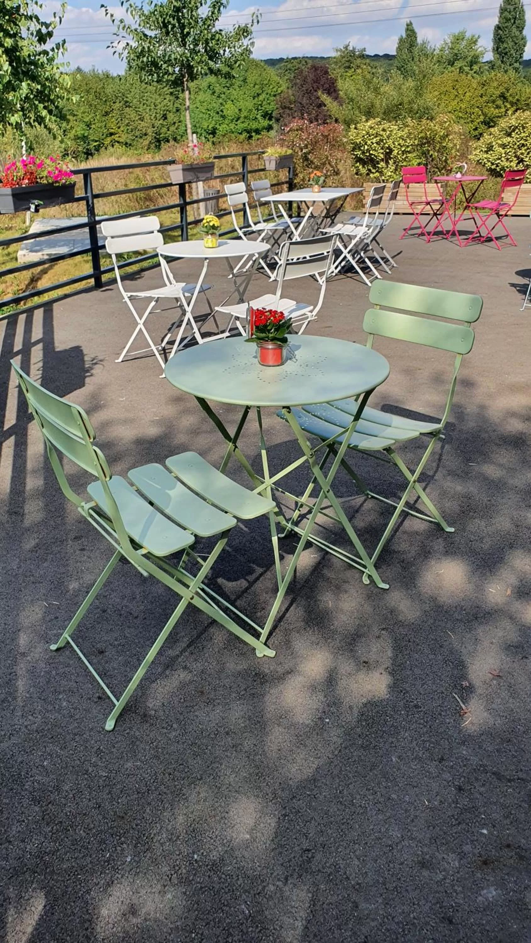 Patio in B&B HOTEL Igny Palaiseau