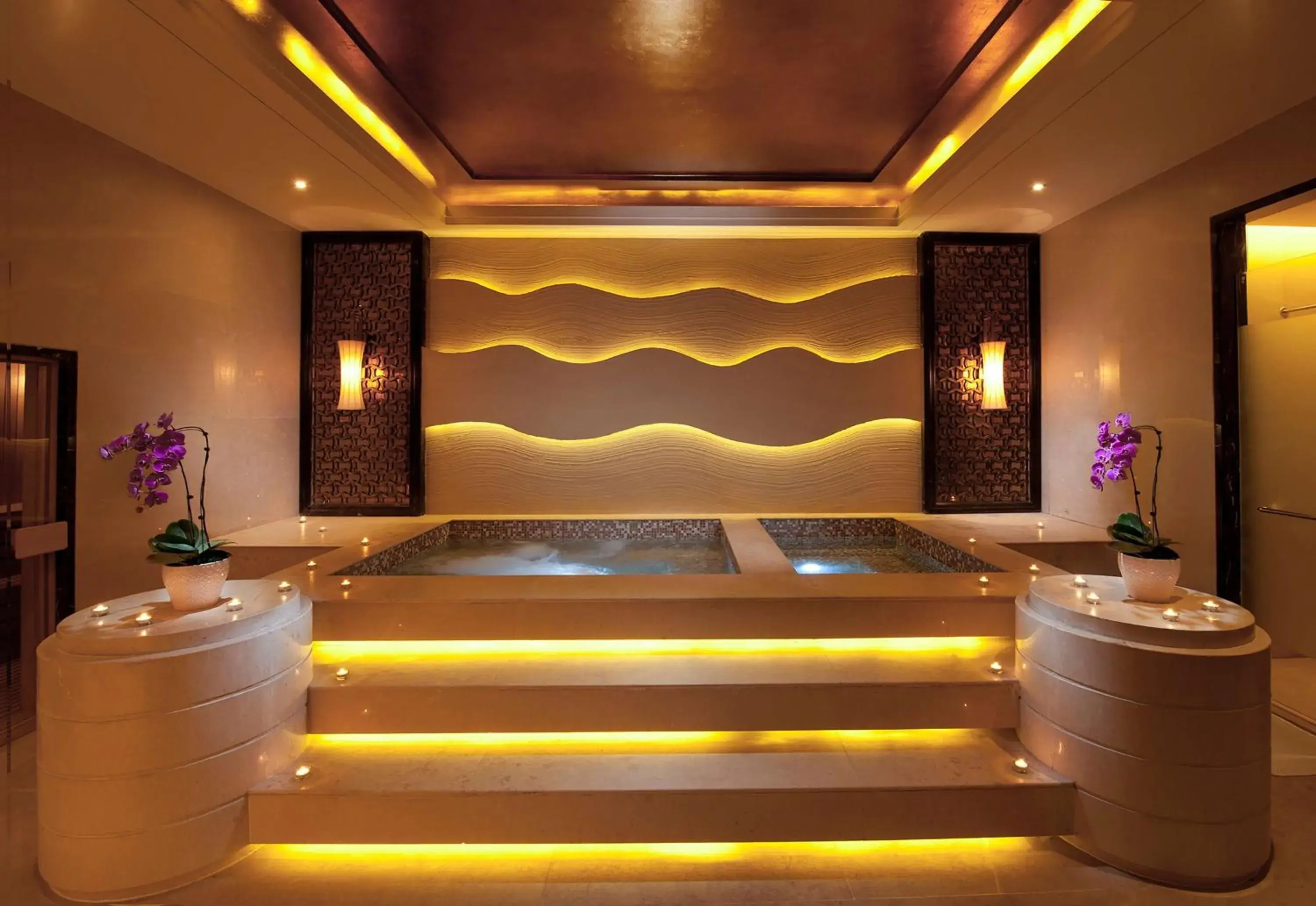 Hot Tub in Hilton Xian