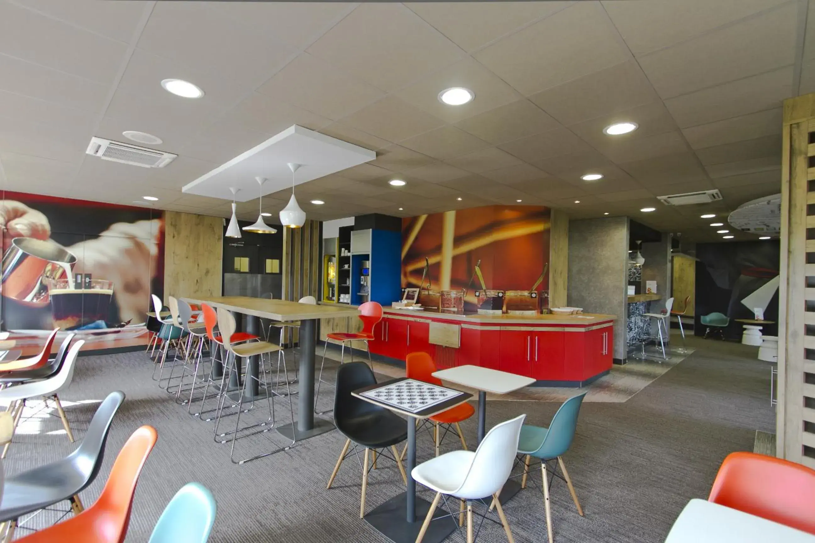 Lounge or bar, Restaurant/Places to Eat in ibis Chambery