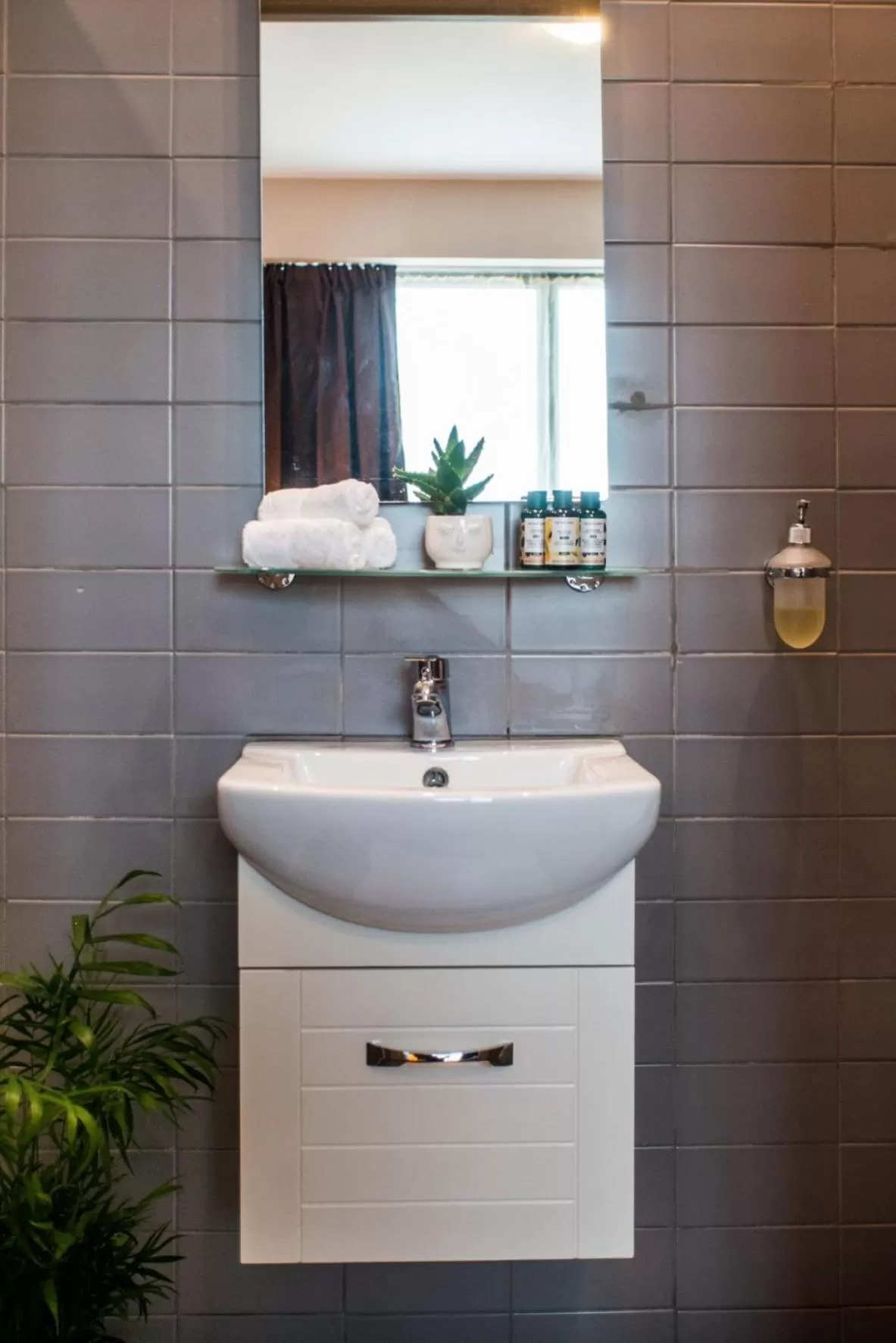 Bathroom in Athens Gem