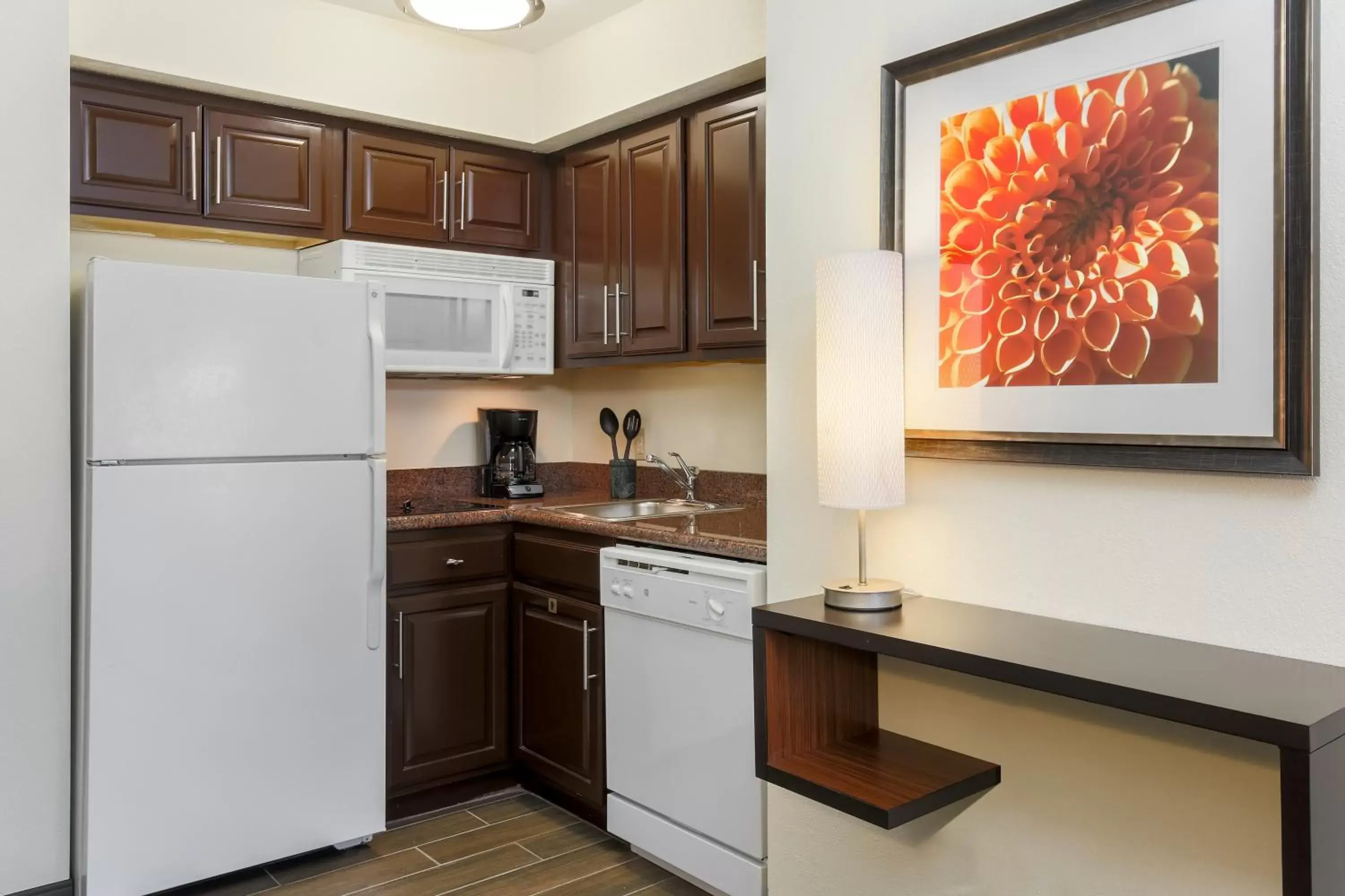 Photo of the whole room, Kitchen/Kitchenette in Staybridge Suites-Philadelphia/Mount Laurel, an IHG Hotel