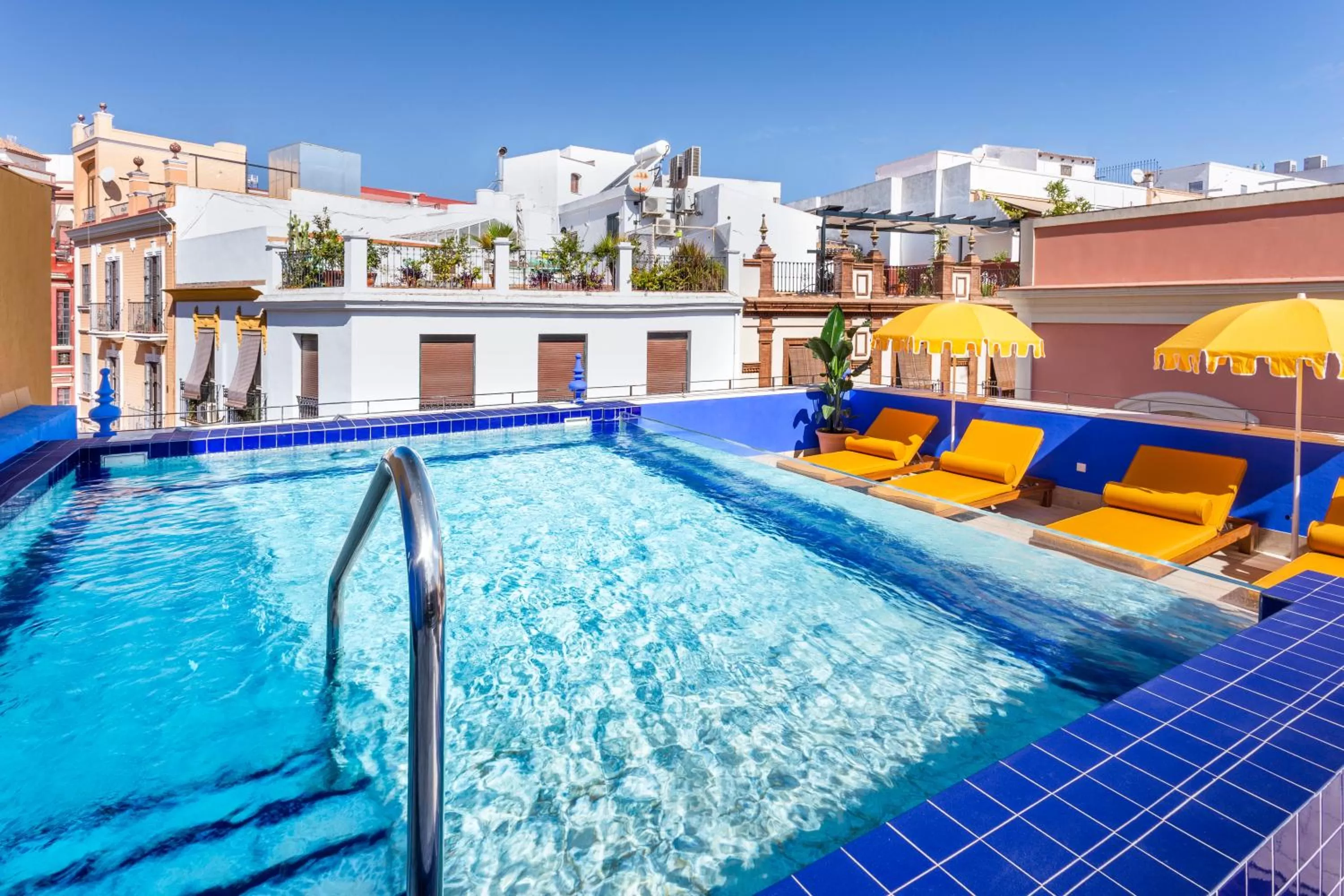Swimming pool in H10 Corregidor Boutique Hotel