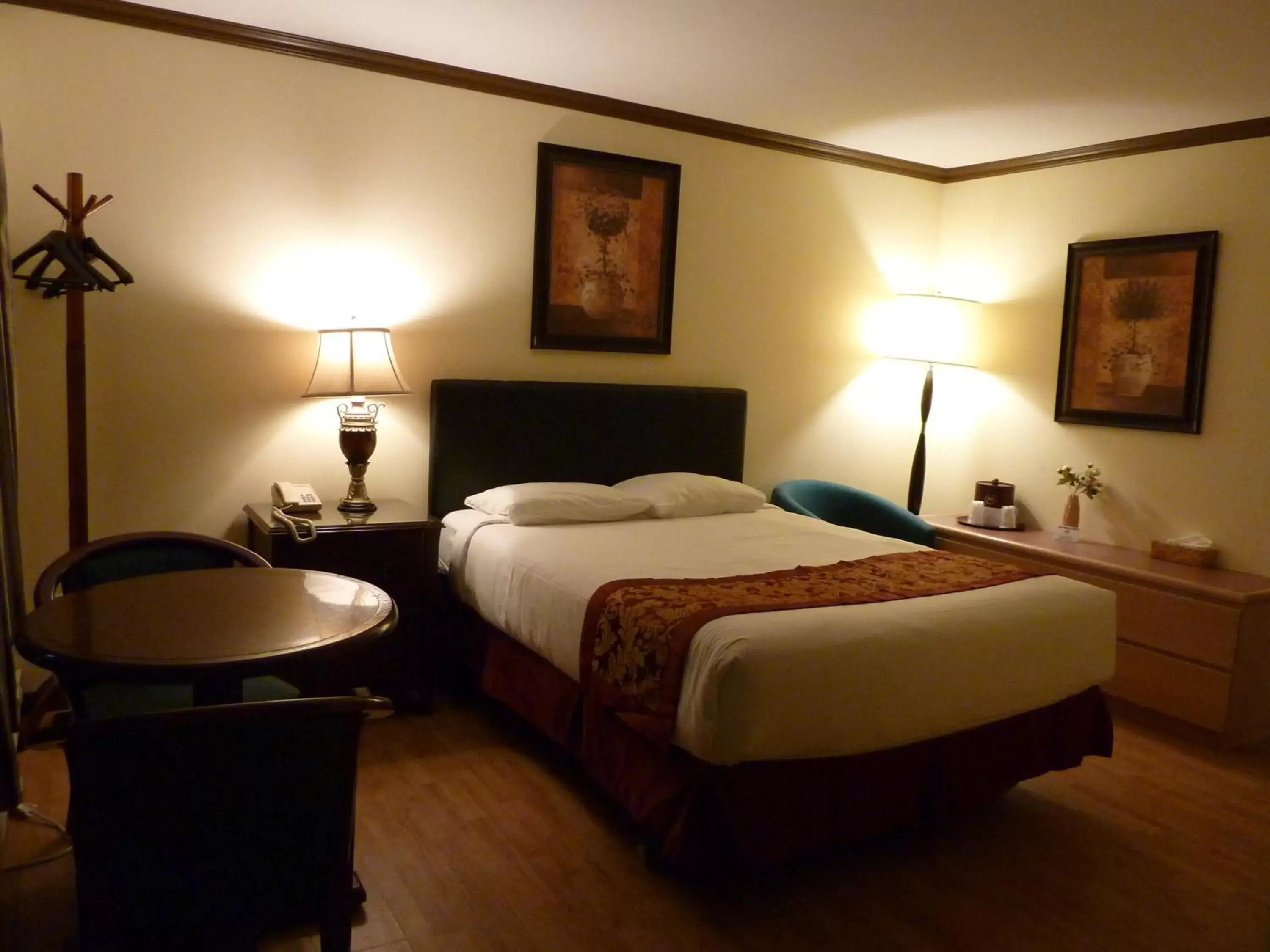 Bedroom, Bed in Motel Becancour