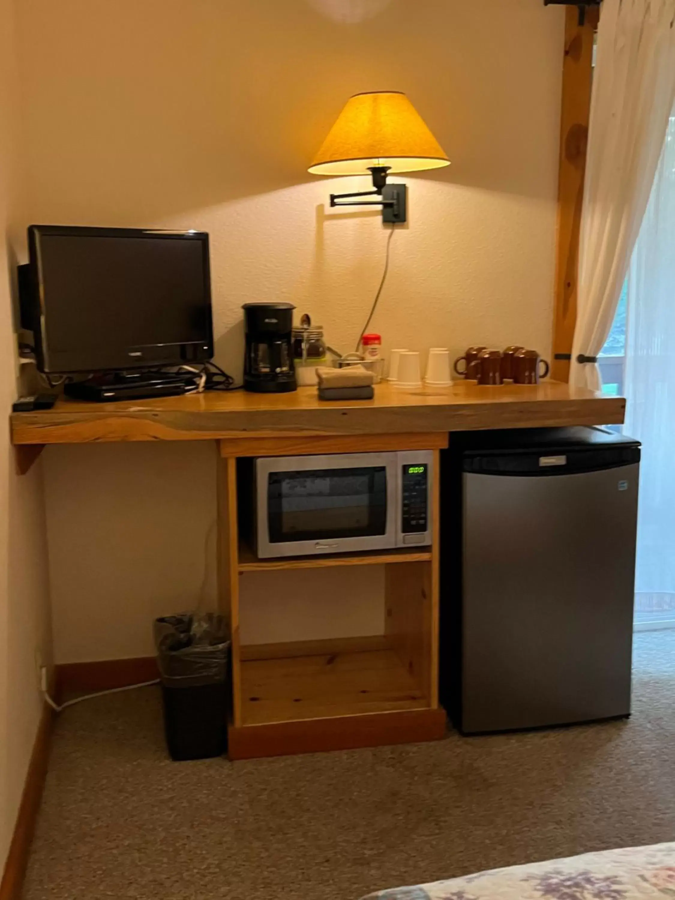 TV and multimedia, Kitchen/Kitchenette in River Run Inn