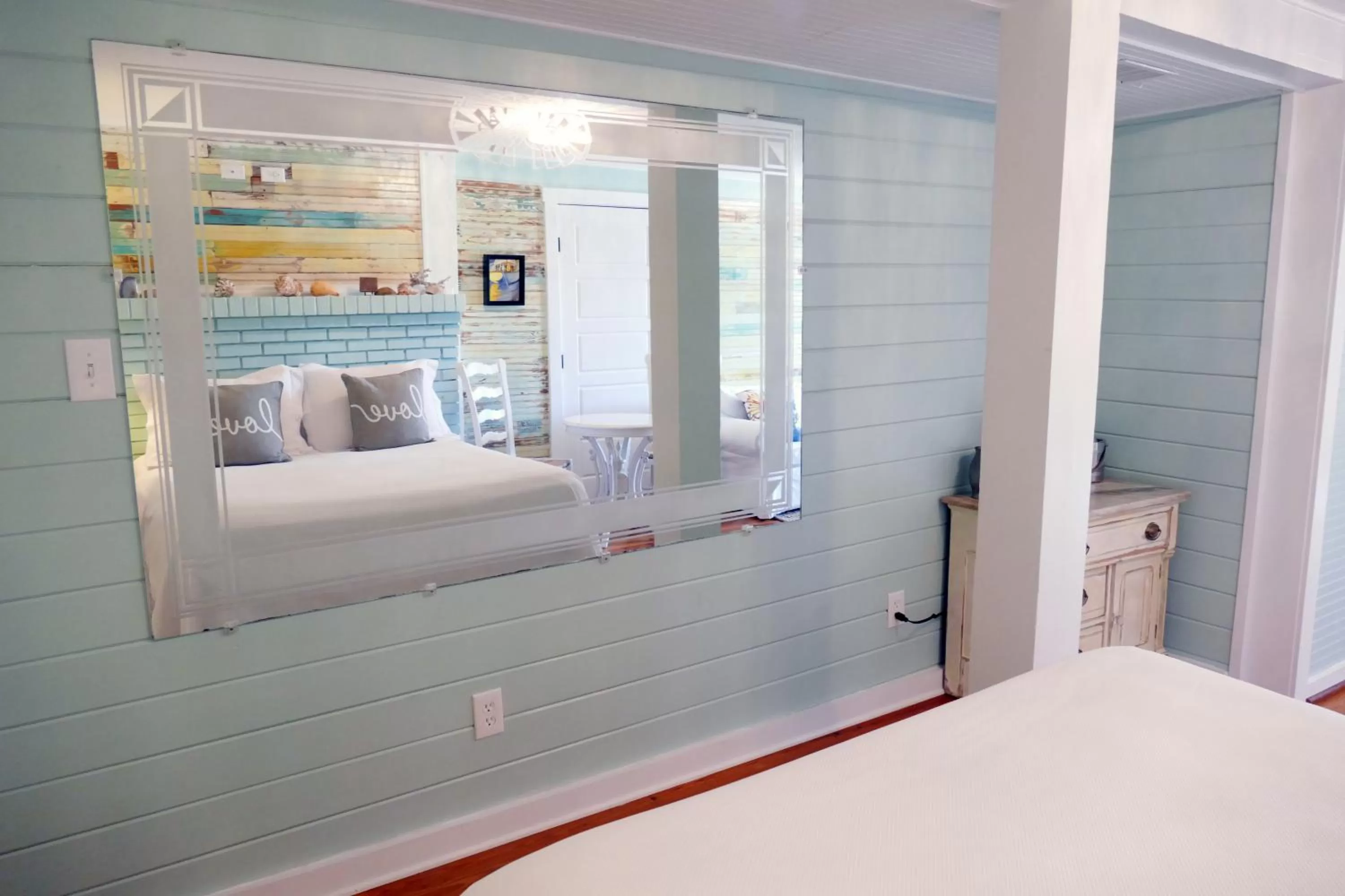 Bed, Bathroom in Beachview Inn and Spa