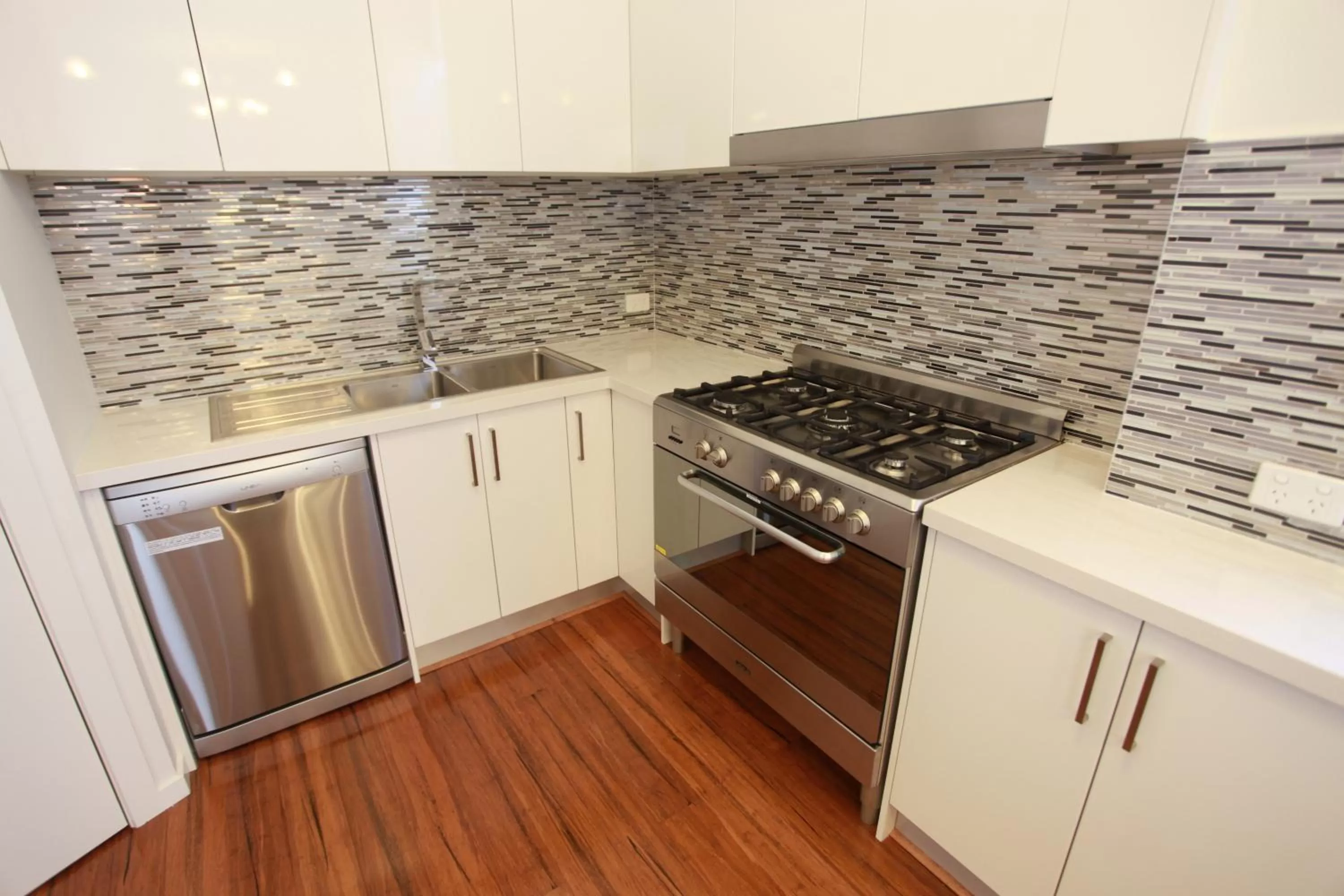 Kitchen or kitchenette in Ballarat Premier Apartments