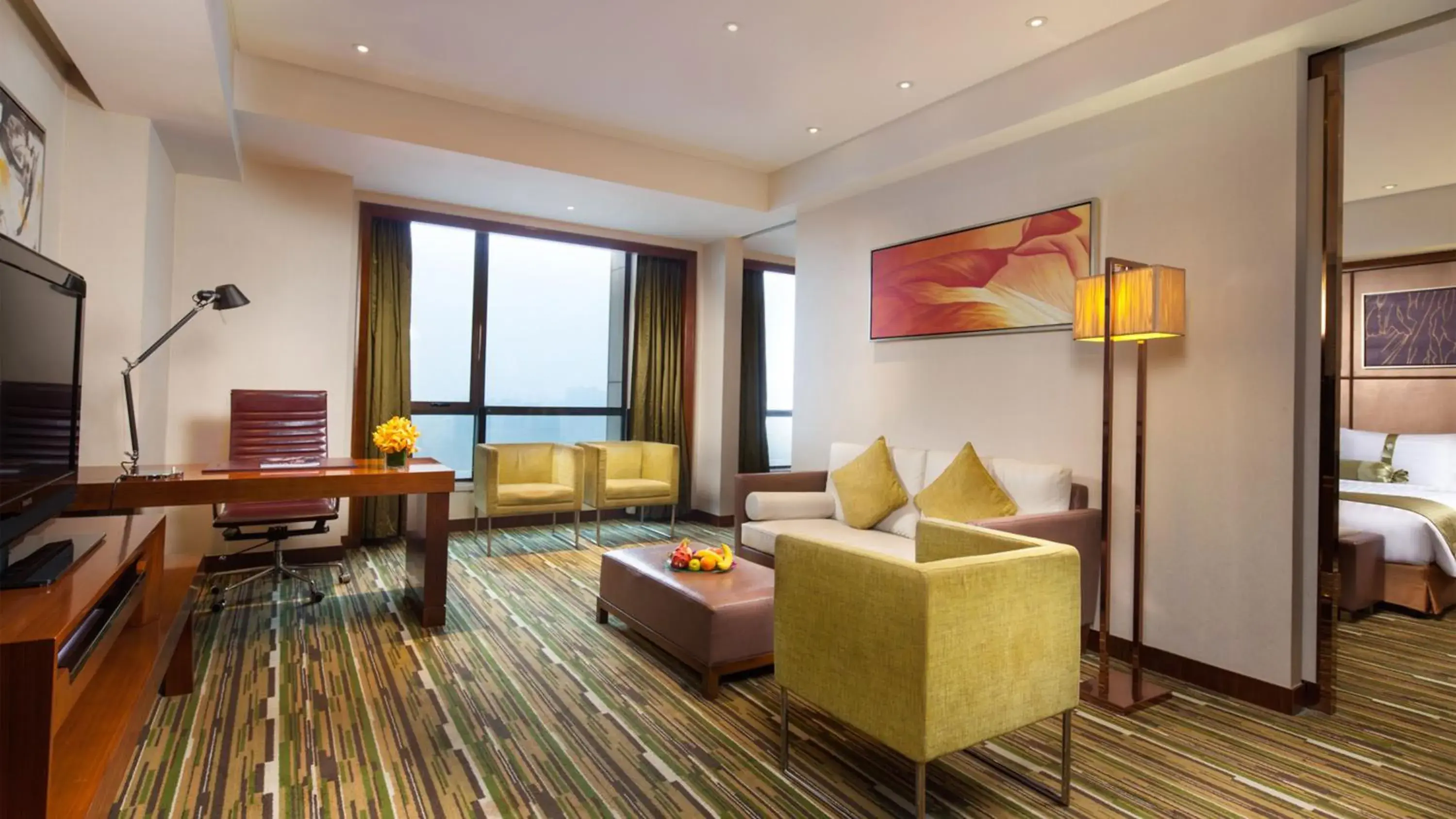 Photo of the whole room, Seating Area in Crowne Plaza Shanghai Jinxiu