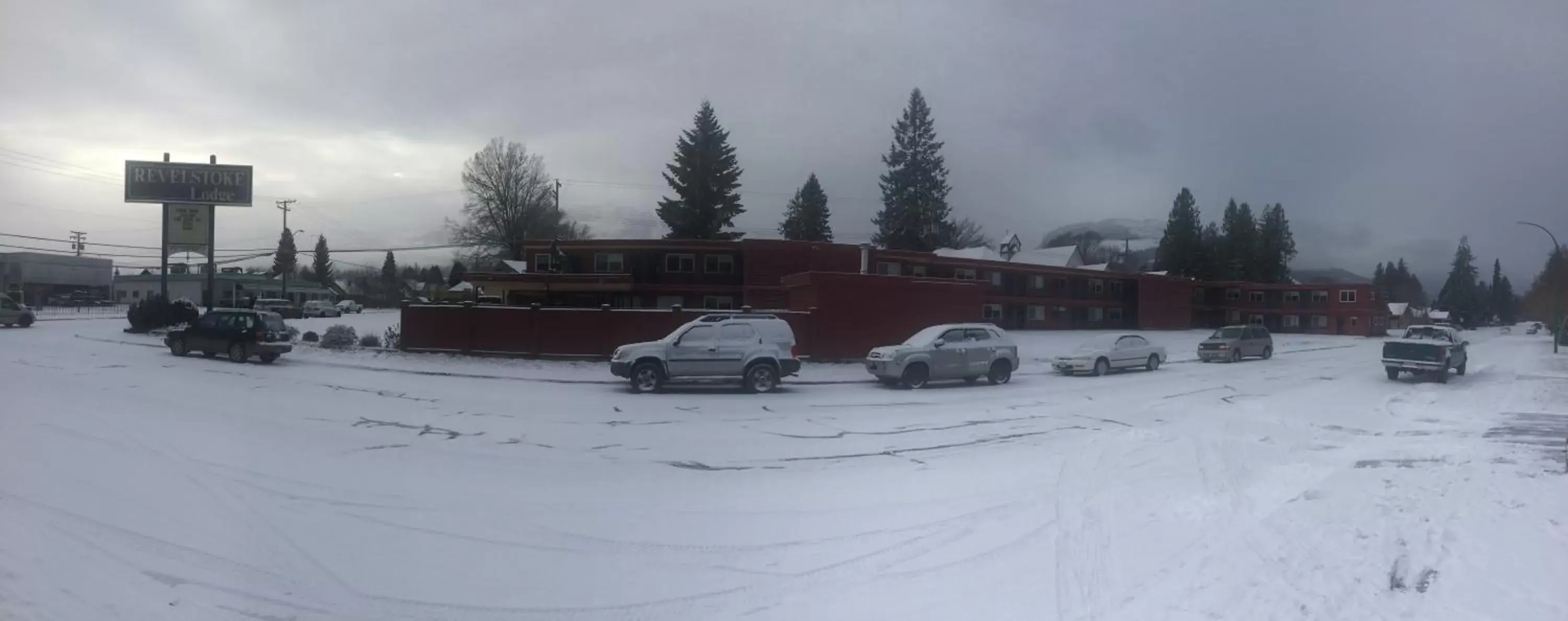 Facade/entrance, Winter in Revelstoke Lodge