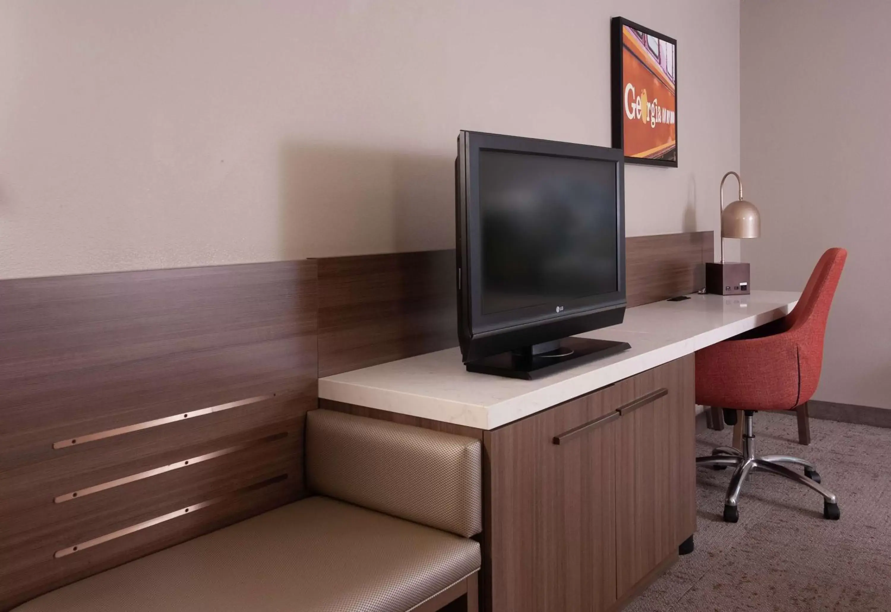 Bedroom, TV/Entertainment Center in Hilton Garden Inn Atlanta Airport/Millenium Center