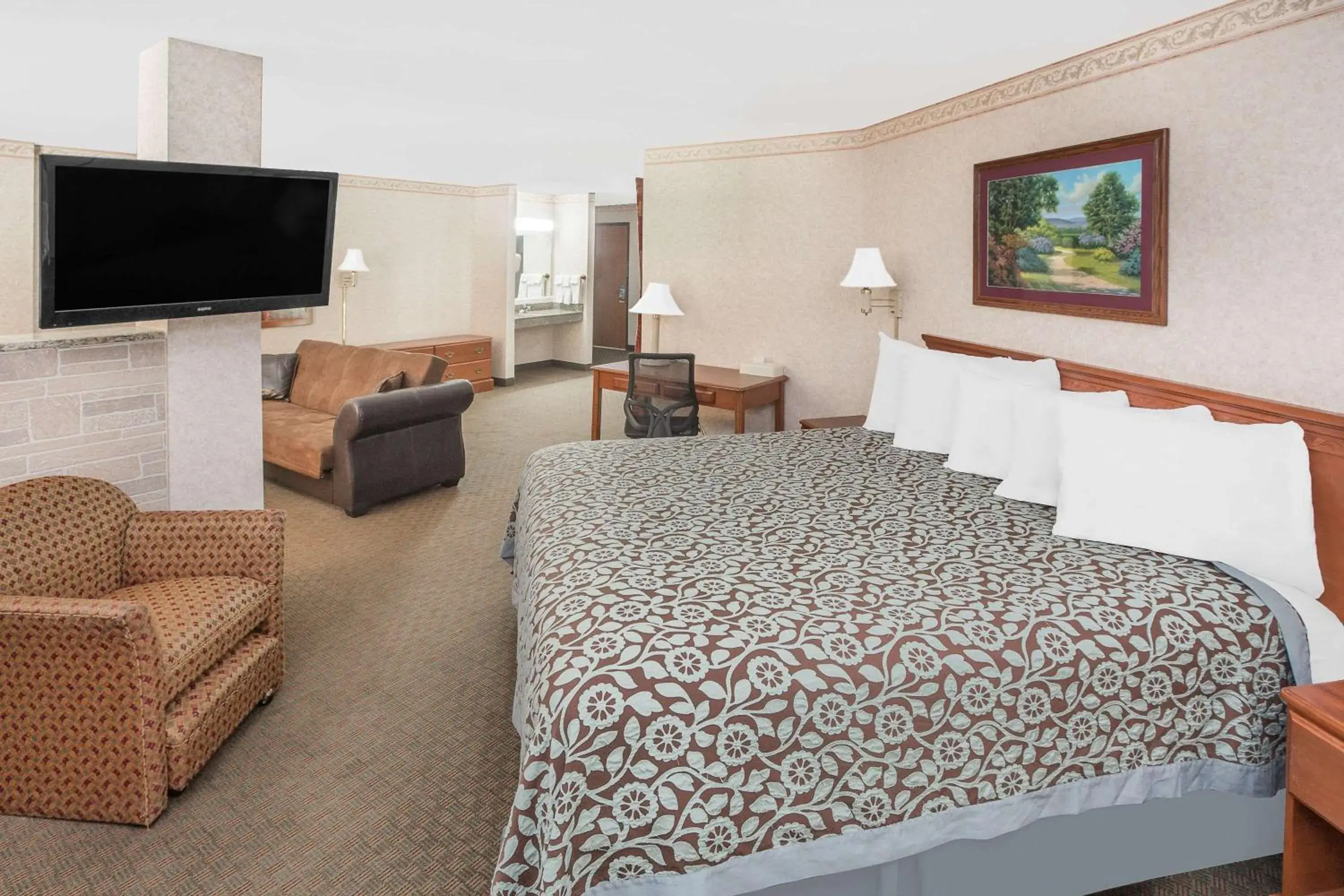 Photo of the whole room, Bed in Days Inn & Suites by Wyndham Brinkley