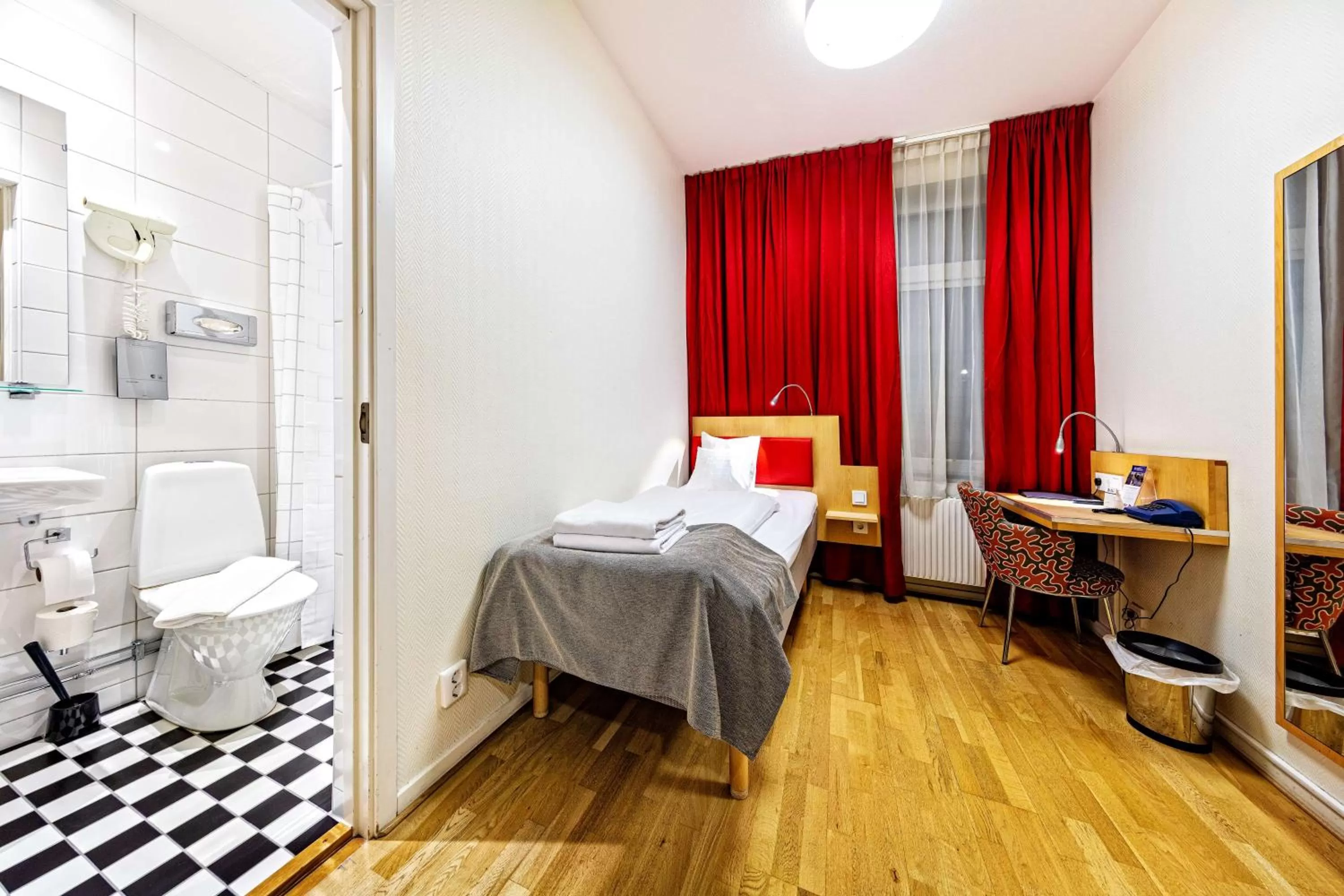 Photo of the whole room, Bed in Best Western Hotel Royal