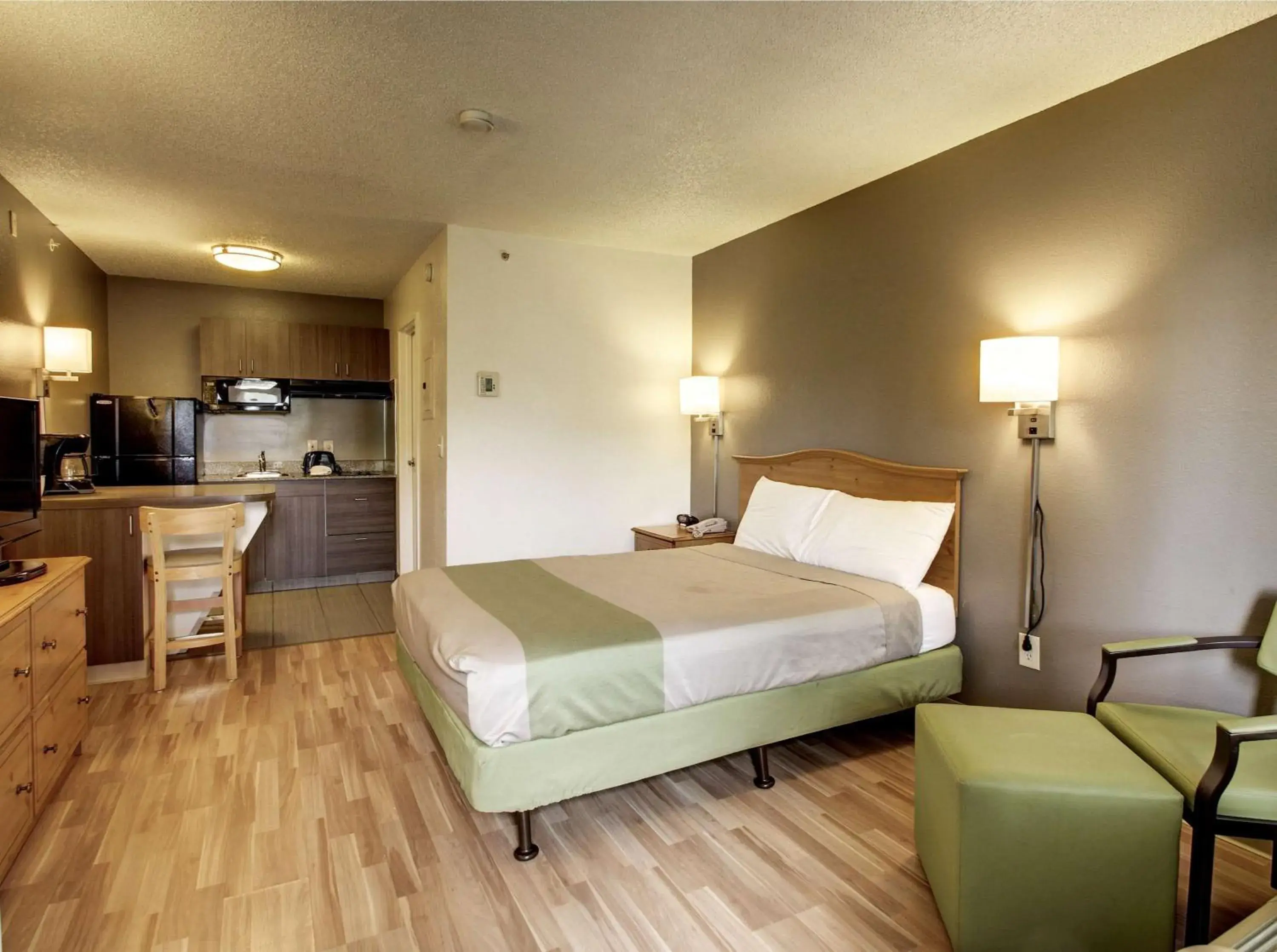 Bedroom in Studio 6-Murray, UT - Salt Lake City - Fort Union