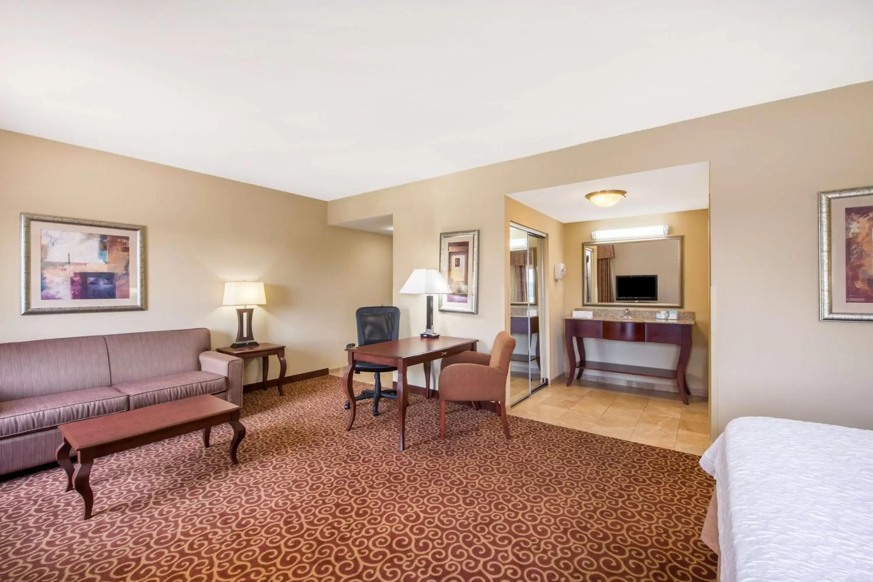 Living room, Seating Area in Hampton Inn & Suites Oklahoma City - South