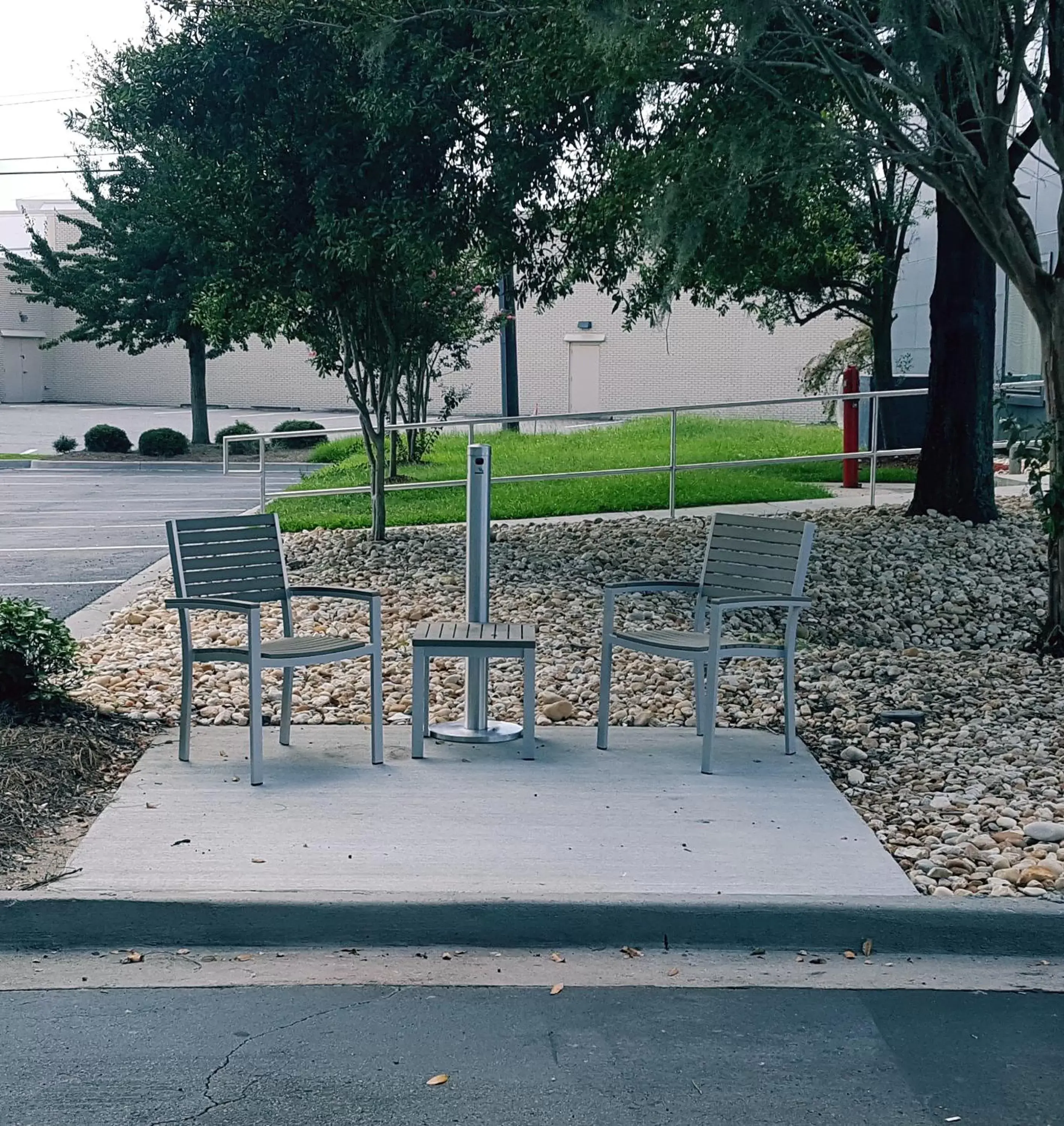 Patio in Country Inn & Suites by Radisson, Savannah Midtown, GA