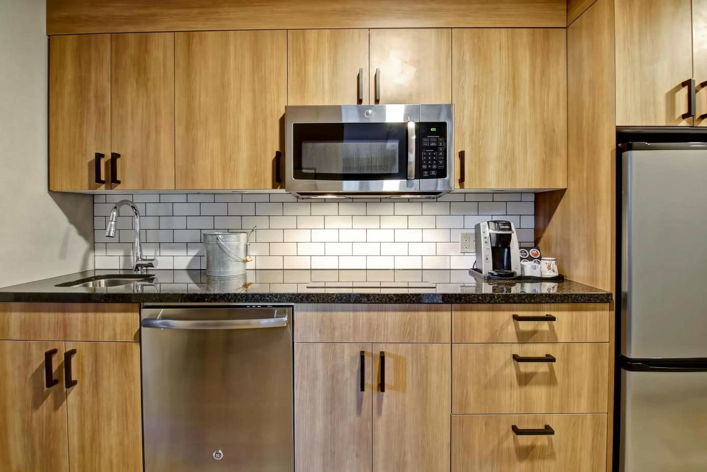 Kitchen or kitchenette, Kitchen/Kitchenette in Canalta Lodge