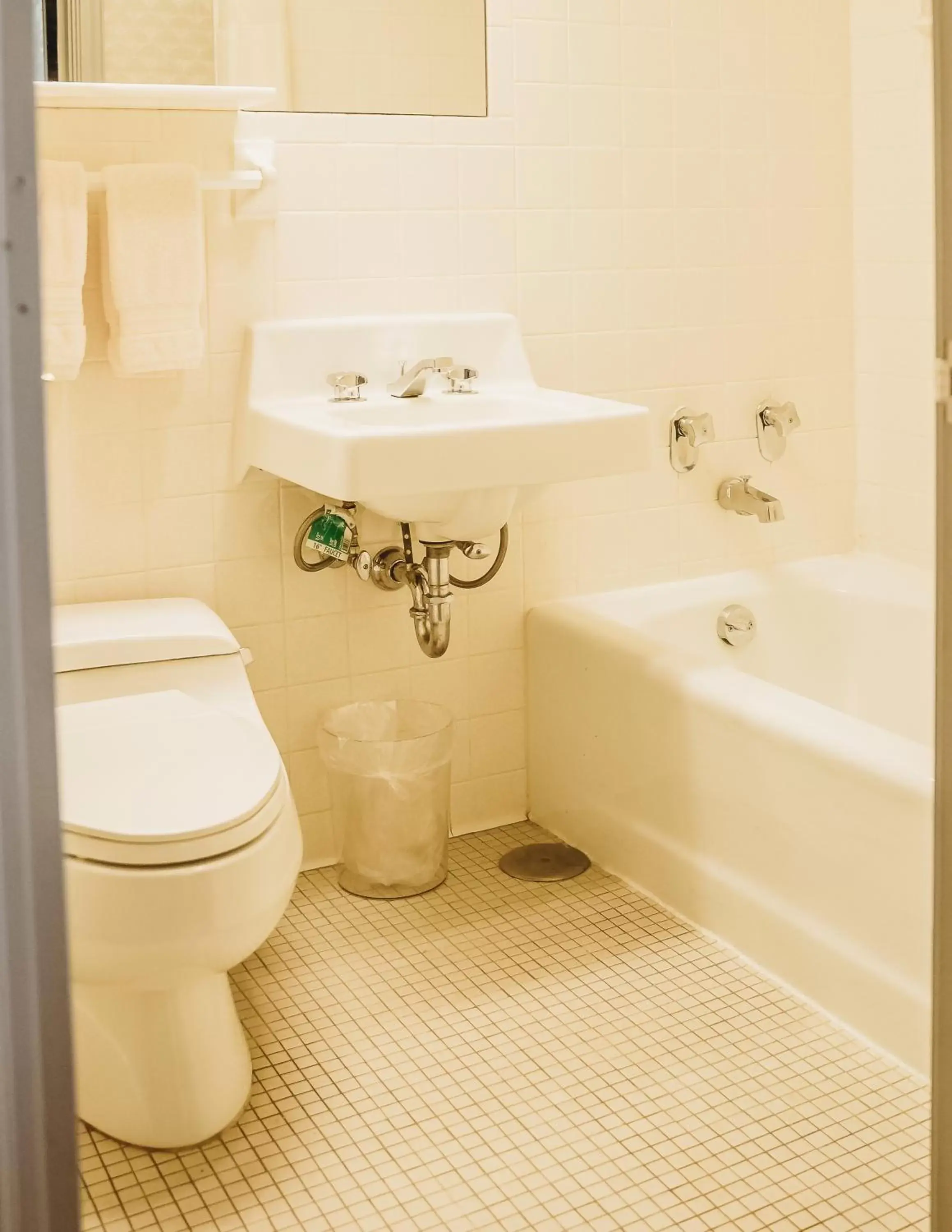 Bathroom in Hotel Phillips