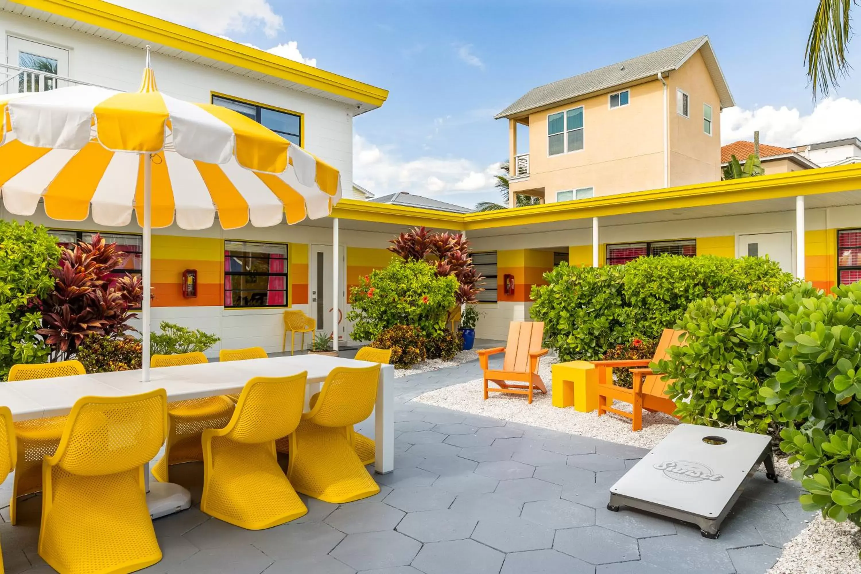 Patio in Sunset Inn and Cottages