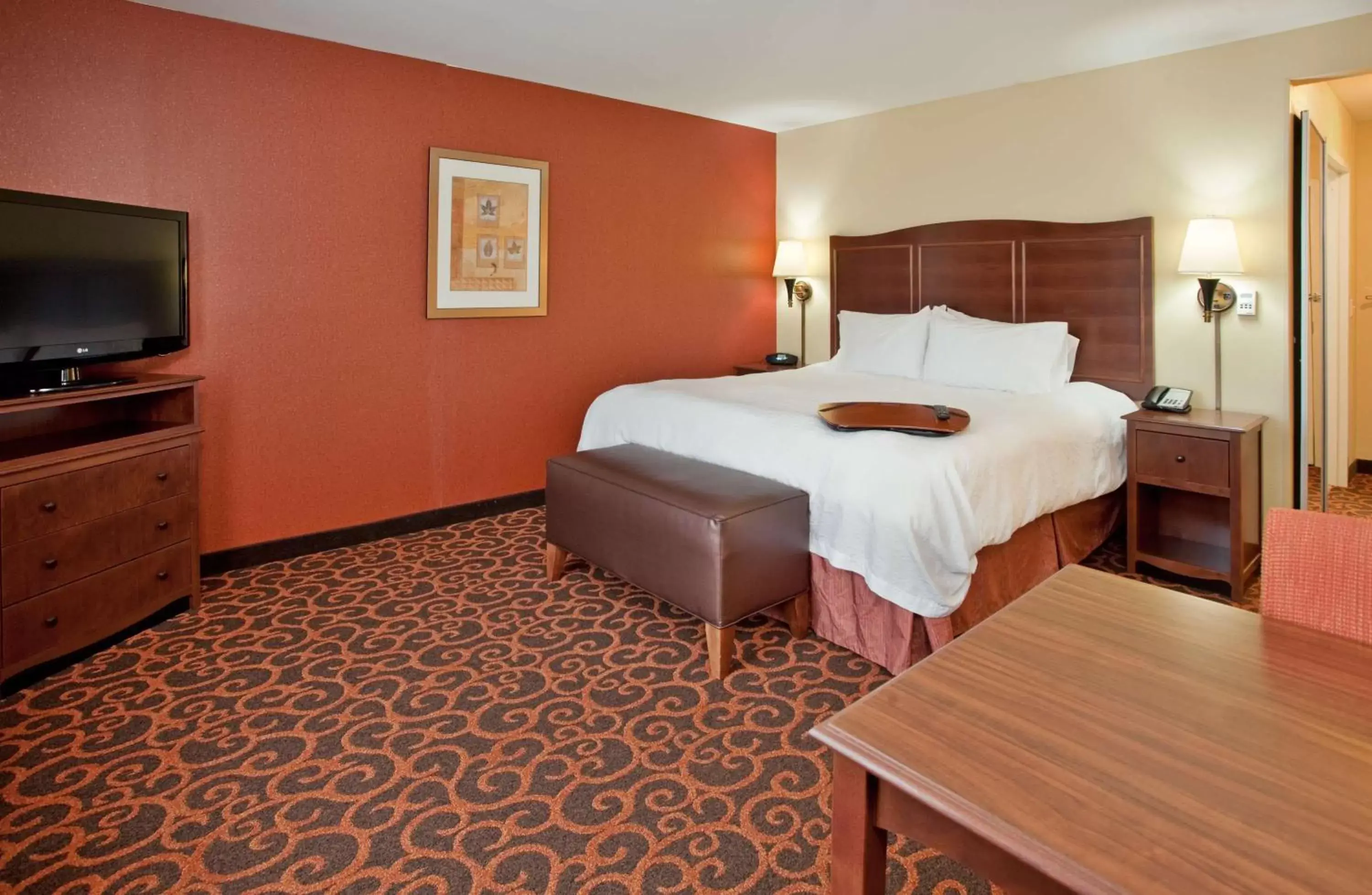 Bedroom, Bed in Hampton Inn & Suites Aberdeen