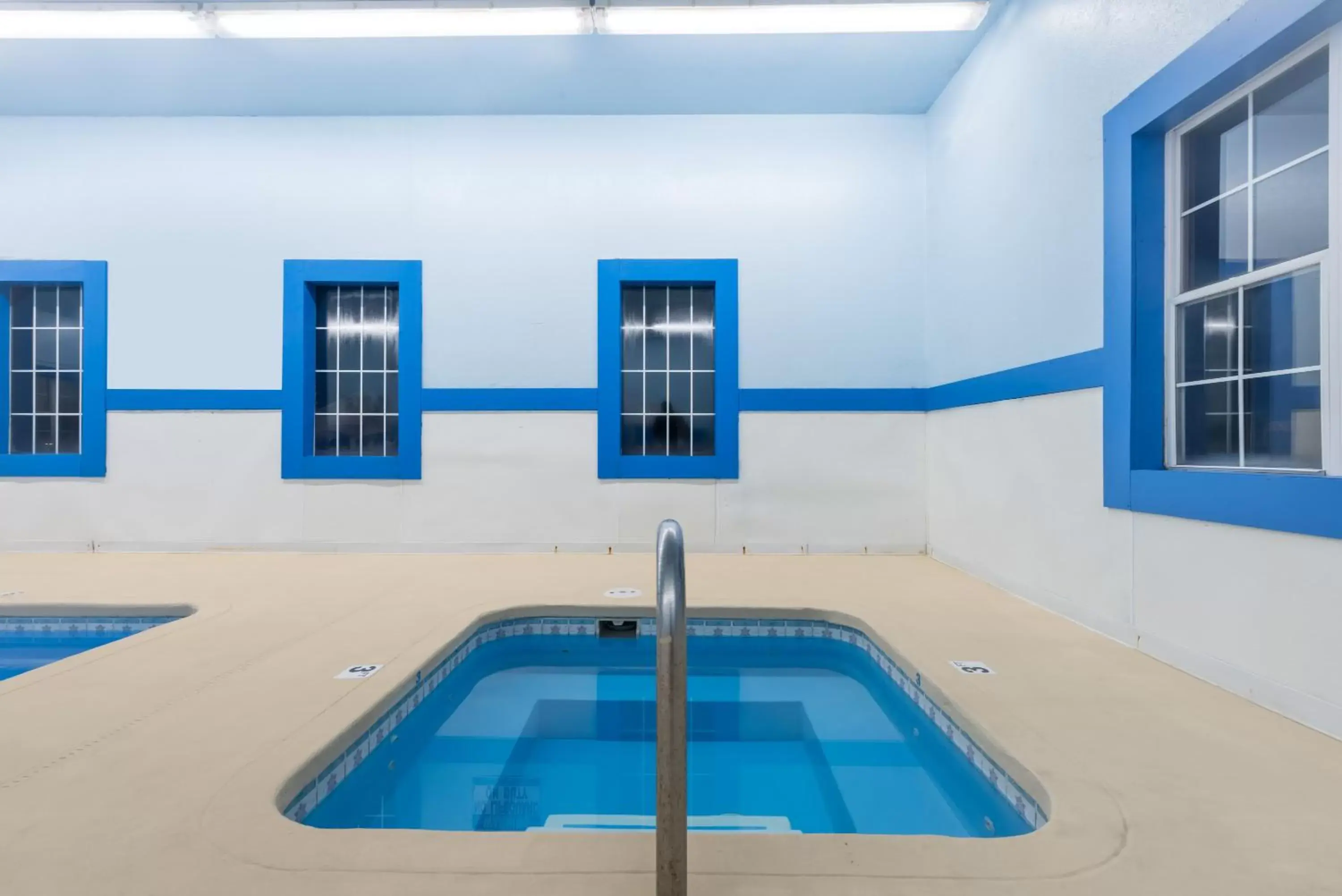 Swimming pool in Super 8 by Wyndham Devils Lake Swimming pool in Super 8 by Wyndham Devils Lake