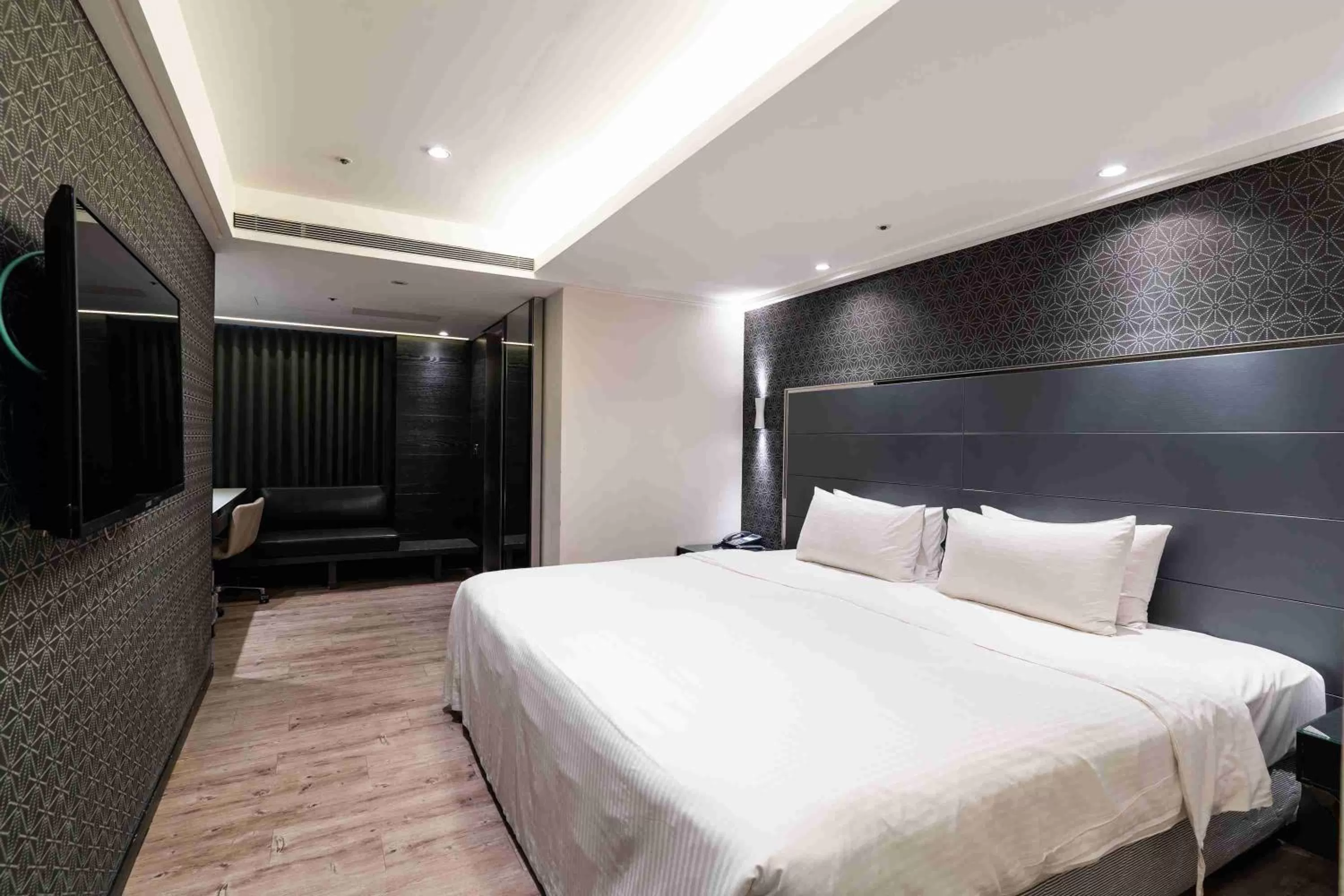 Bed in The Cloud Hotel