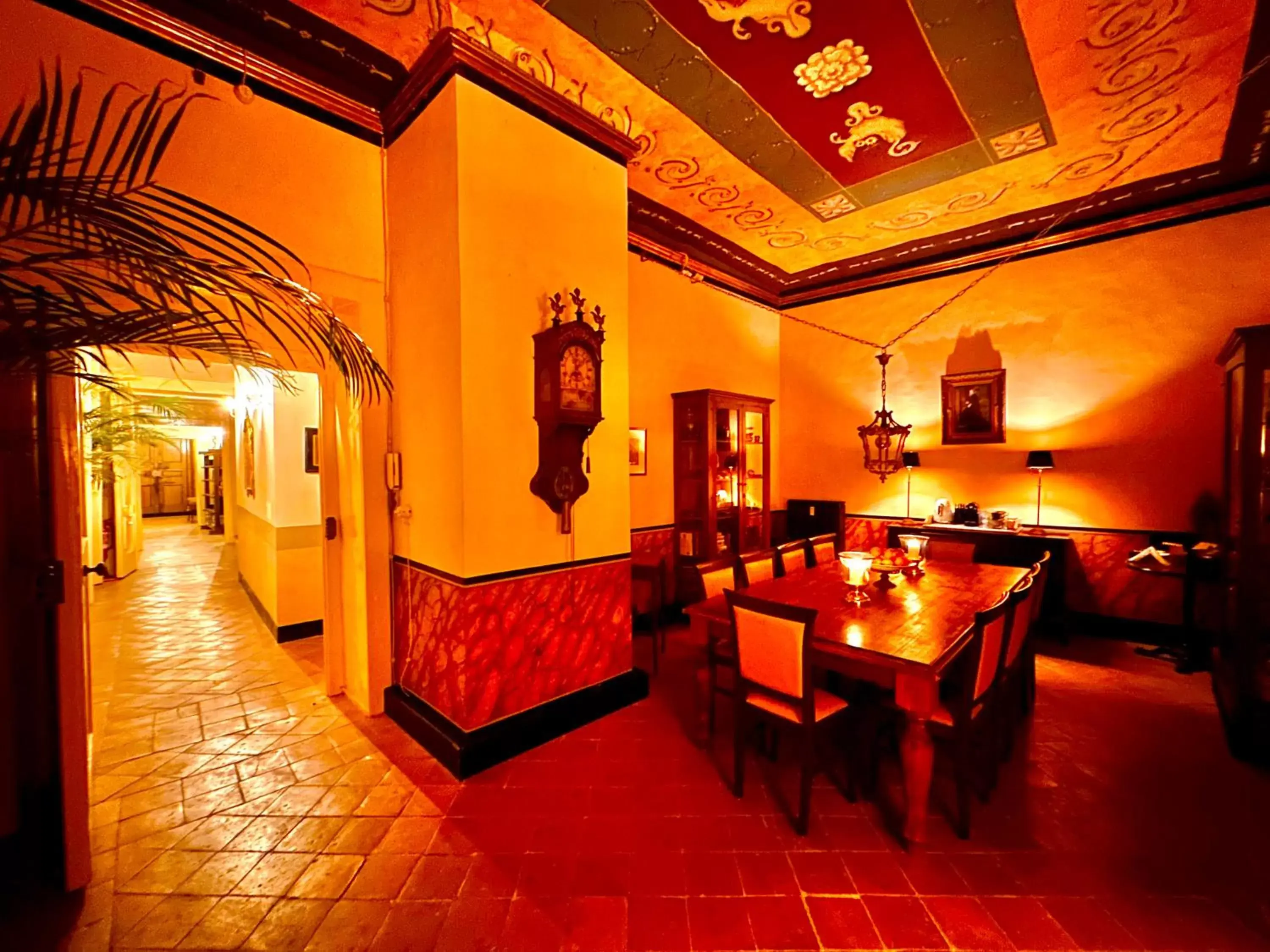 Communal lounge/ TV room, Restaurant/Places to Eat in Casa Santangelo Suites