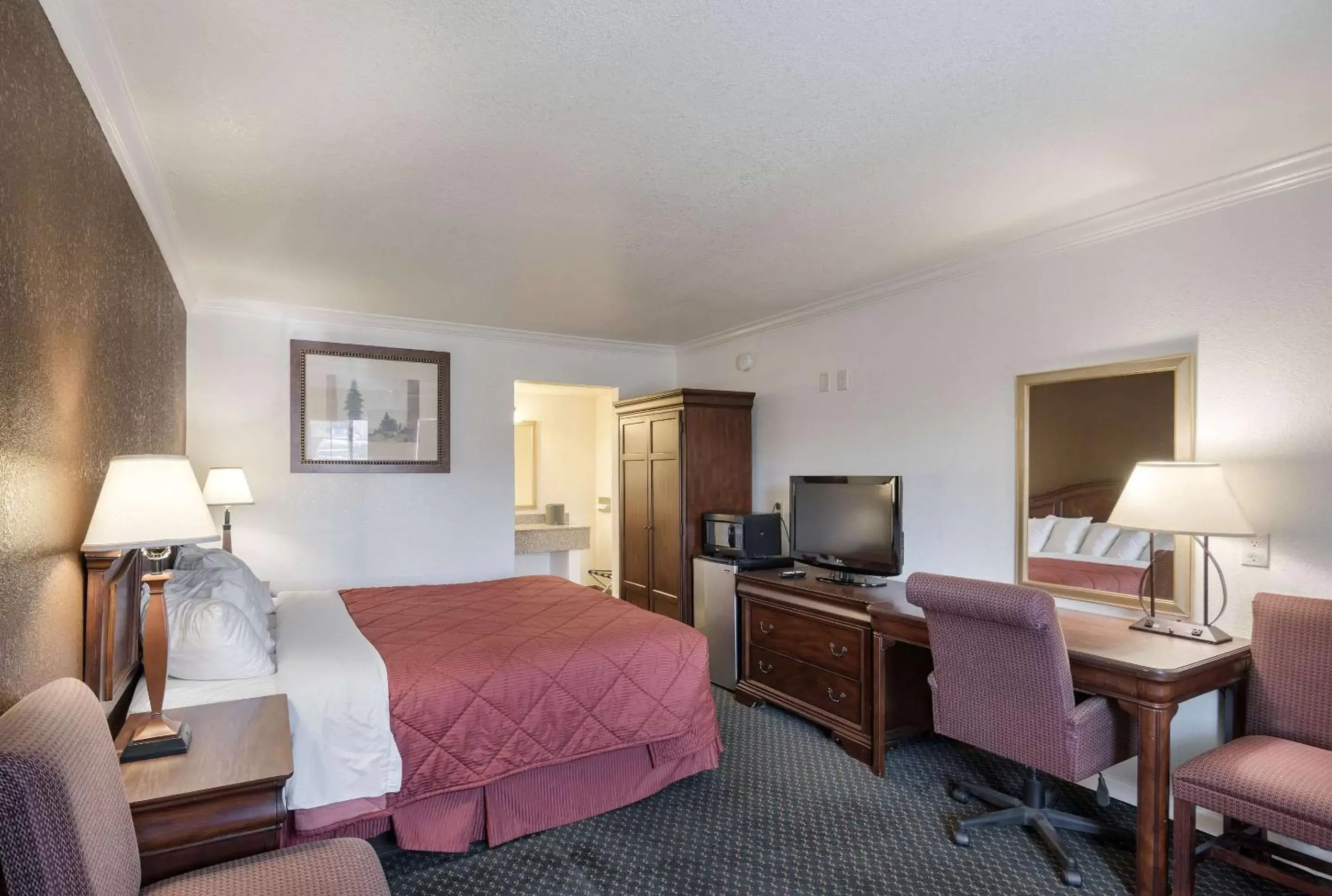 Photo of the whole room, TV/Entertainment Center in 1st Interstate Inn