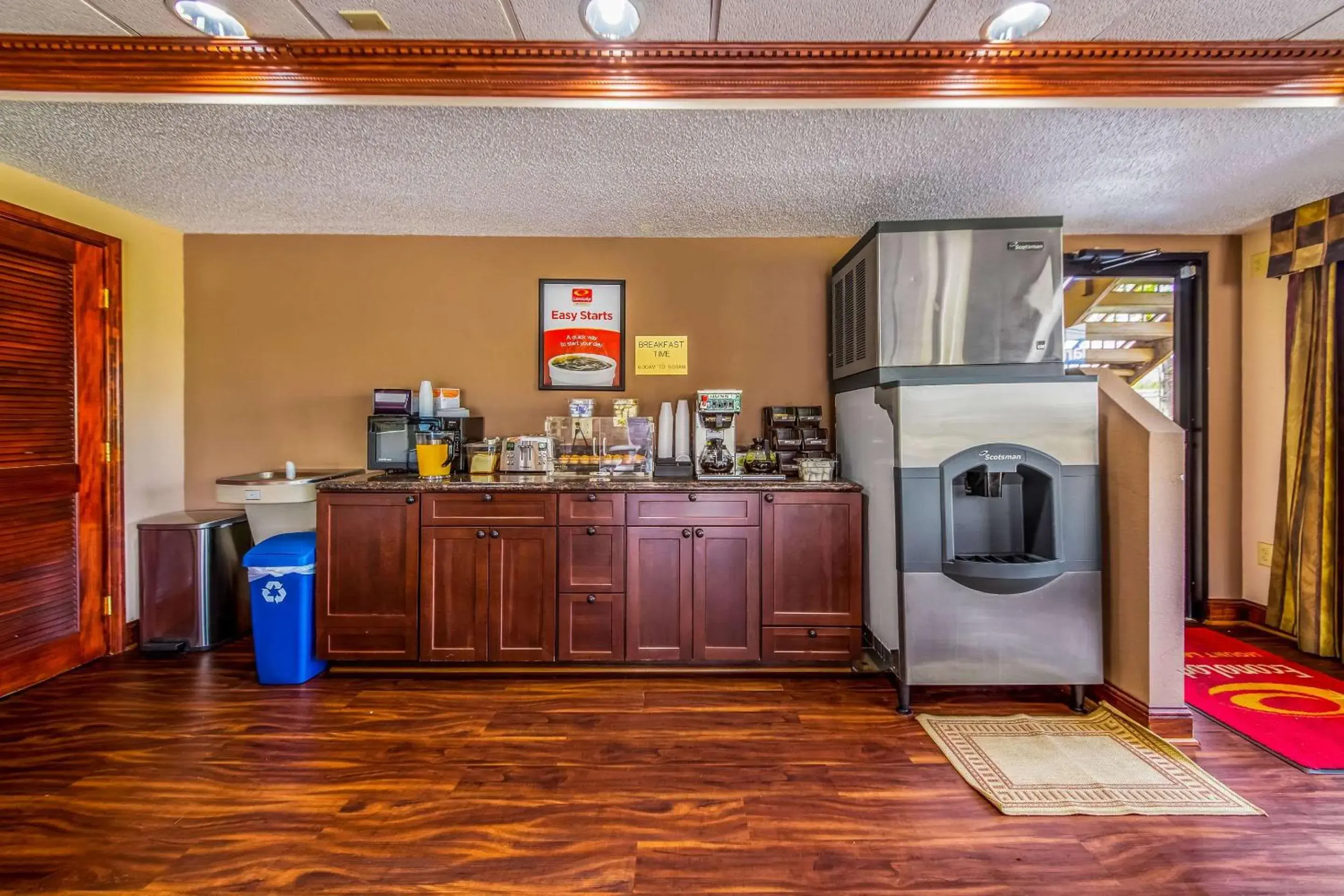 Restaurant/places to eat, Kitchen/Kitchenette in Econo Lodge Mount Laurel