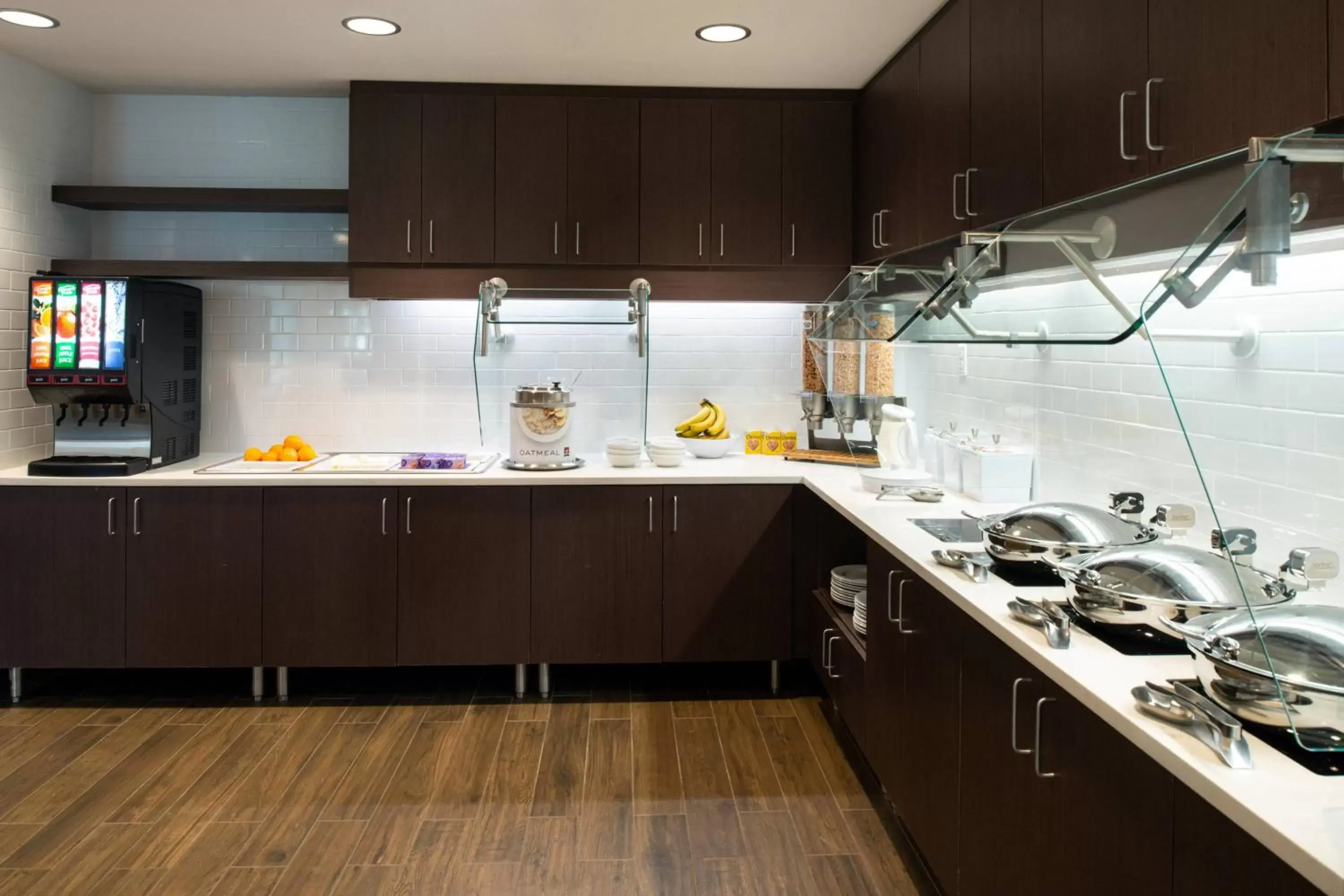 Breakfast, Kitchen/Kitchenette in Residence Inn by Marriott St Louis Chesterfield