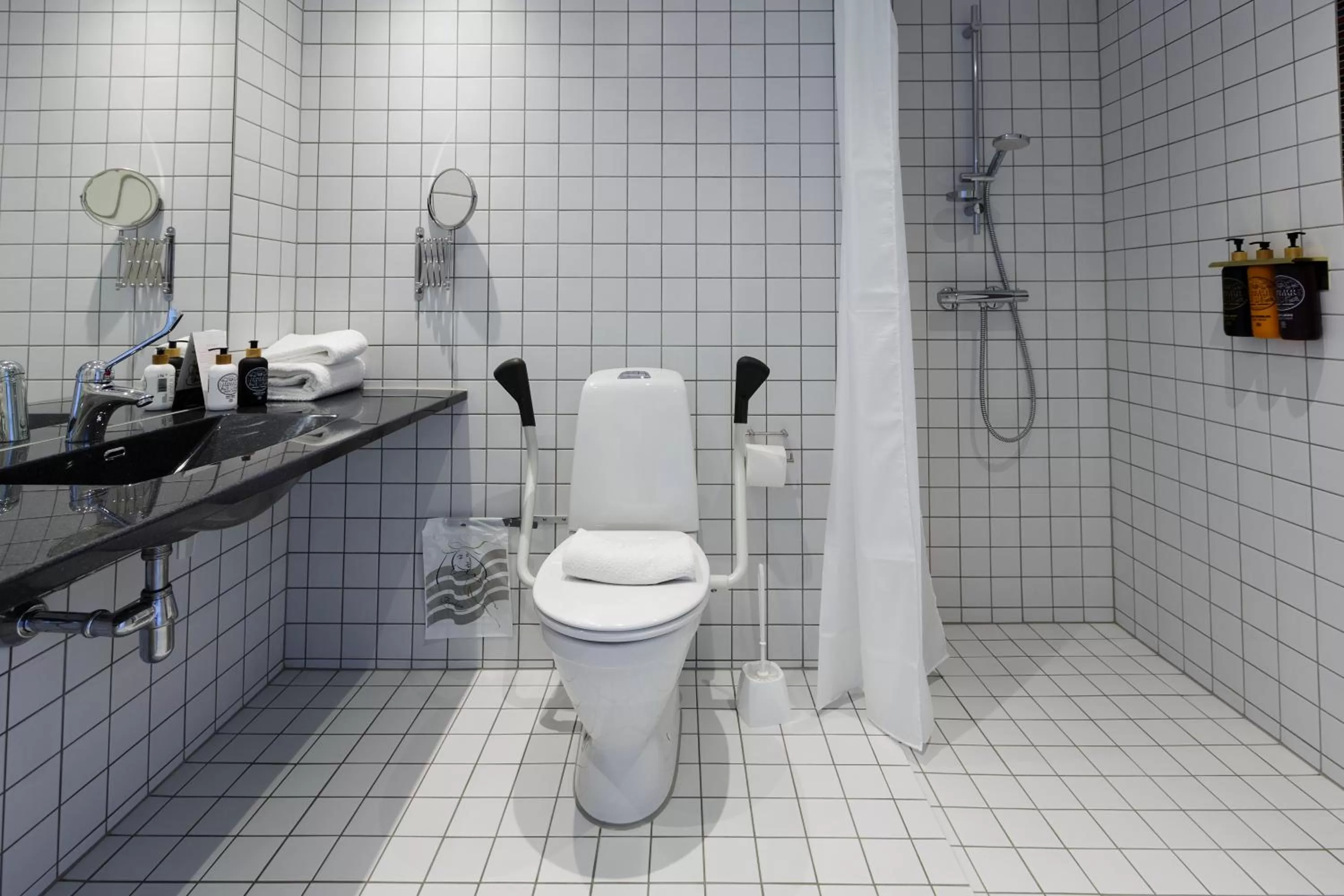 Shower in Hotel Strandparken