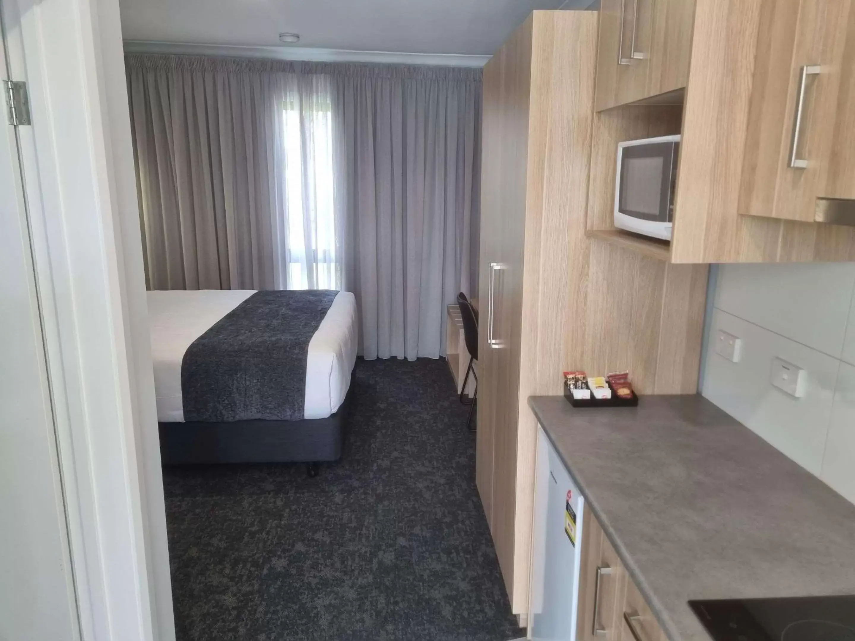 Bedroom, Seating Area in Econo Lodge Mildura