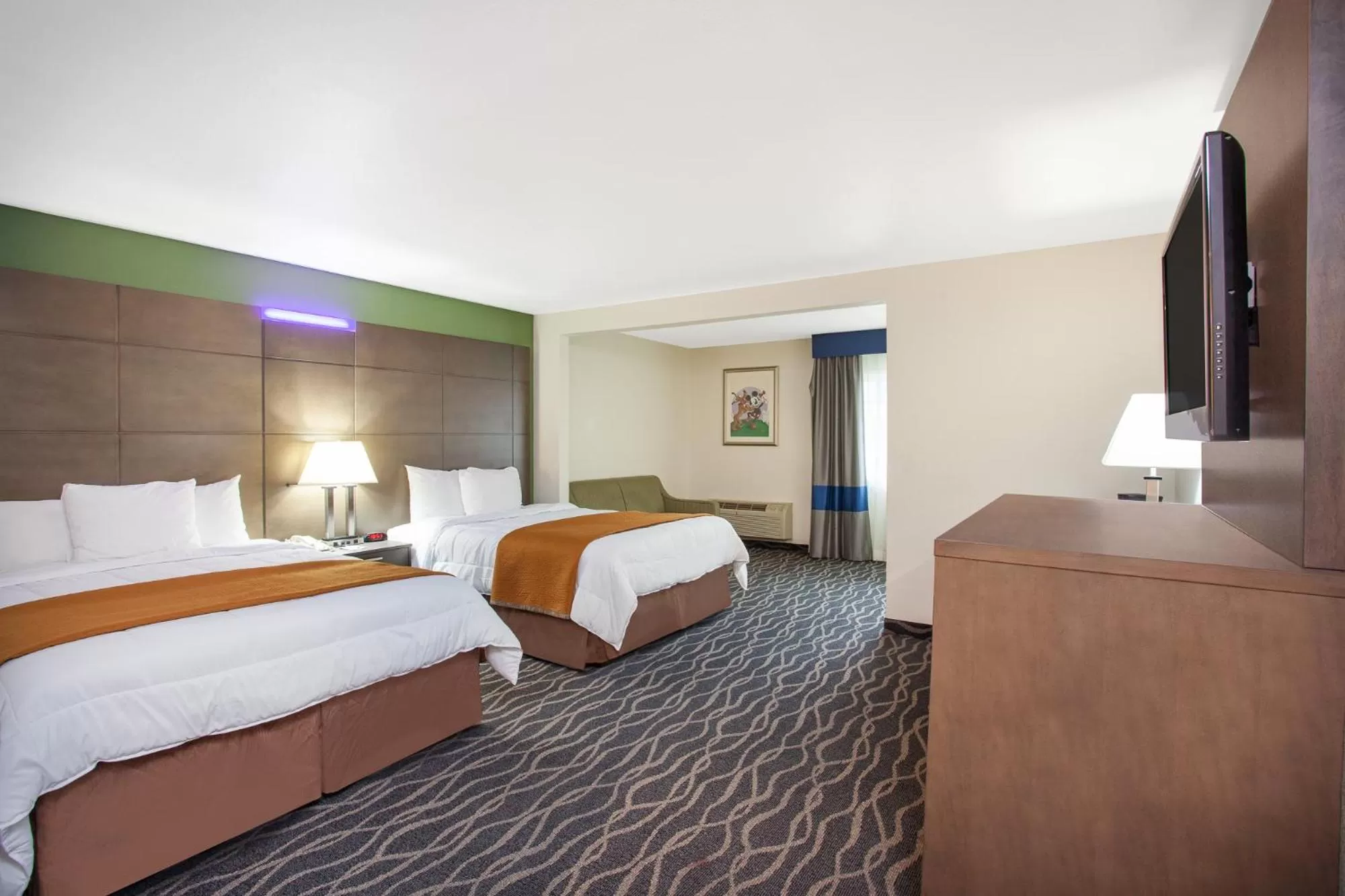Bed in Travelodge Inn & Suites by Wyndham Anaheim on Disneyland Dr