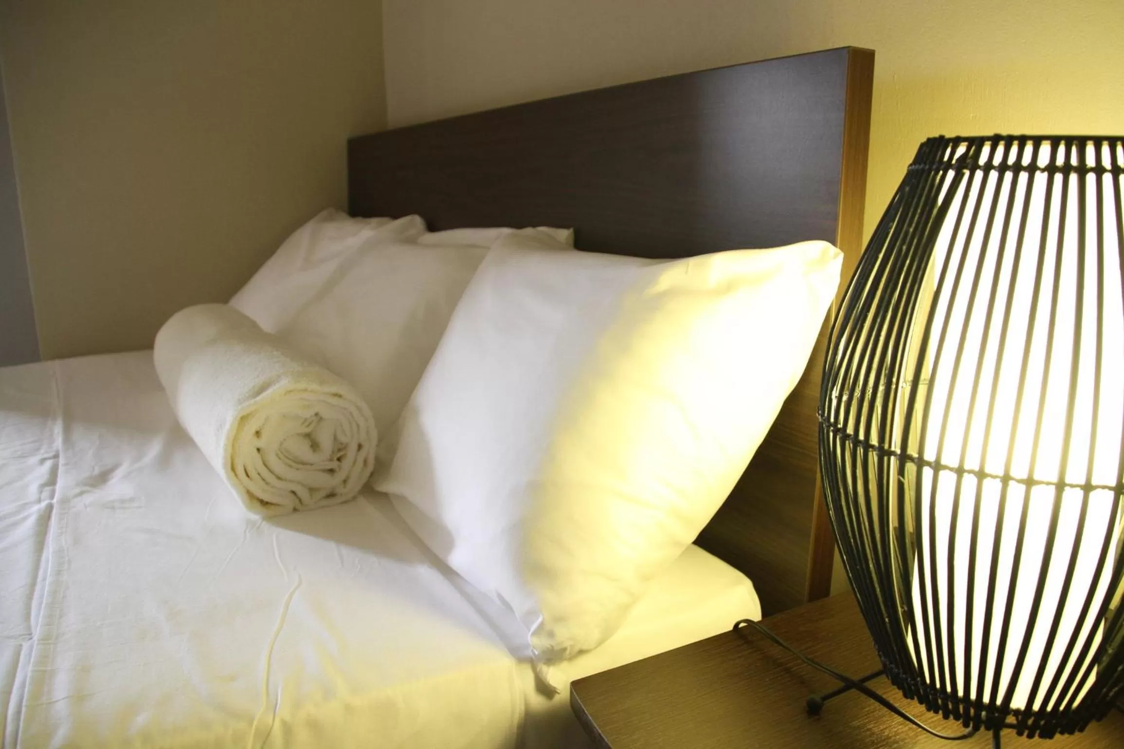 Photo of the whole room, Bed in DW Motel