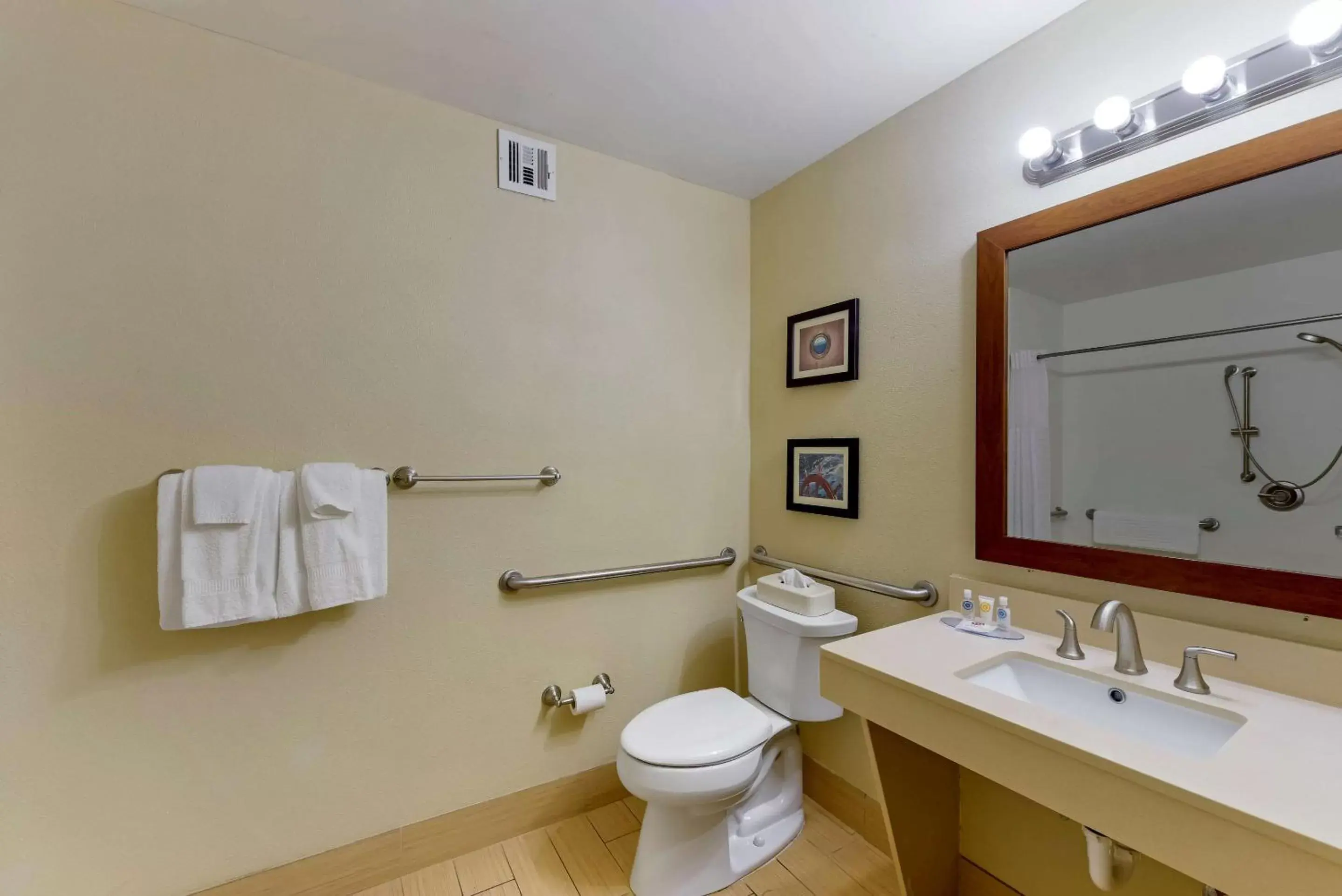 Bathroom in Comfort Inn on the Ocean