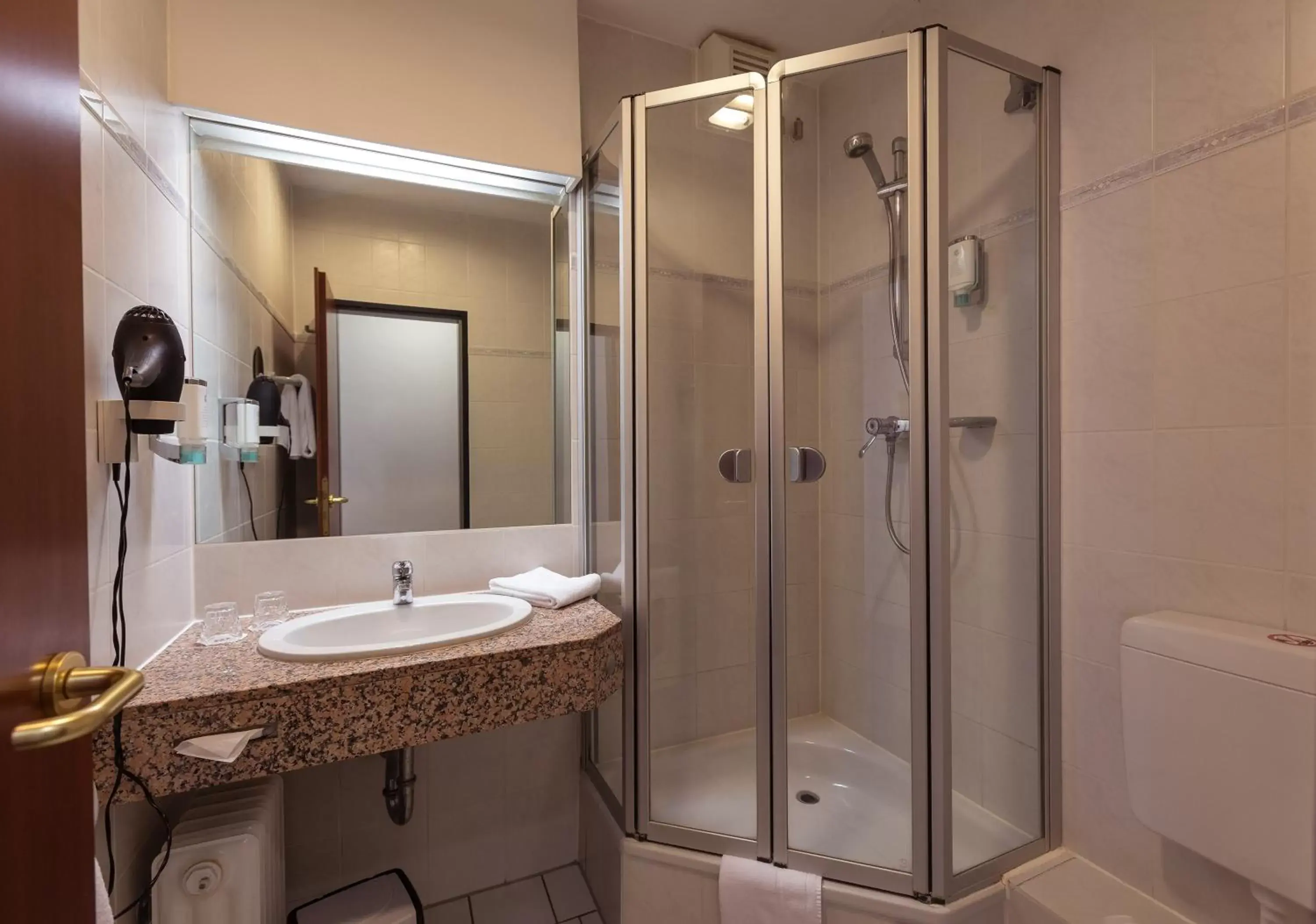 Shower, Bathroom in SensCity Hotel Berlin Spandau