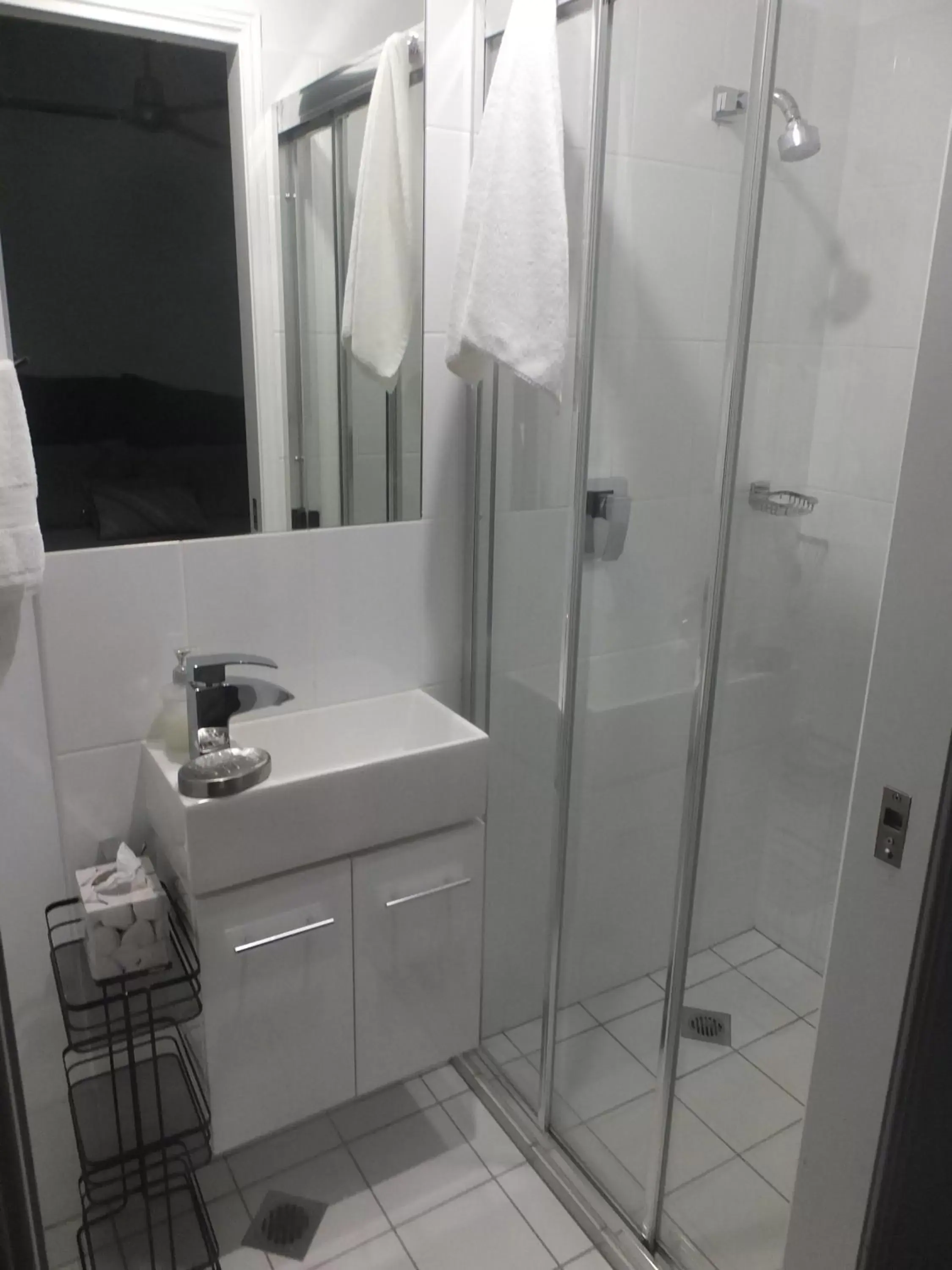 Shower, Bathroom in Torquay Terrace Bed & Breakfast