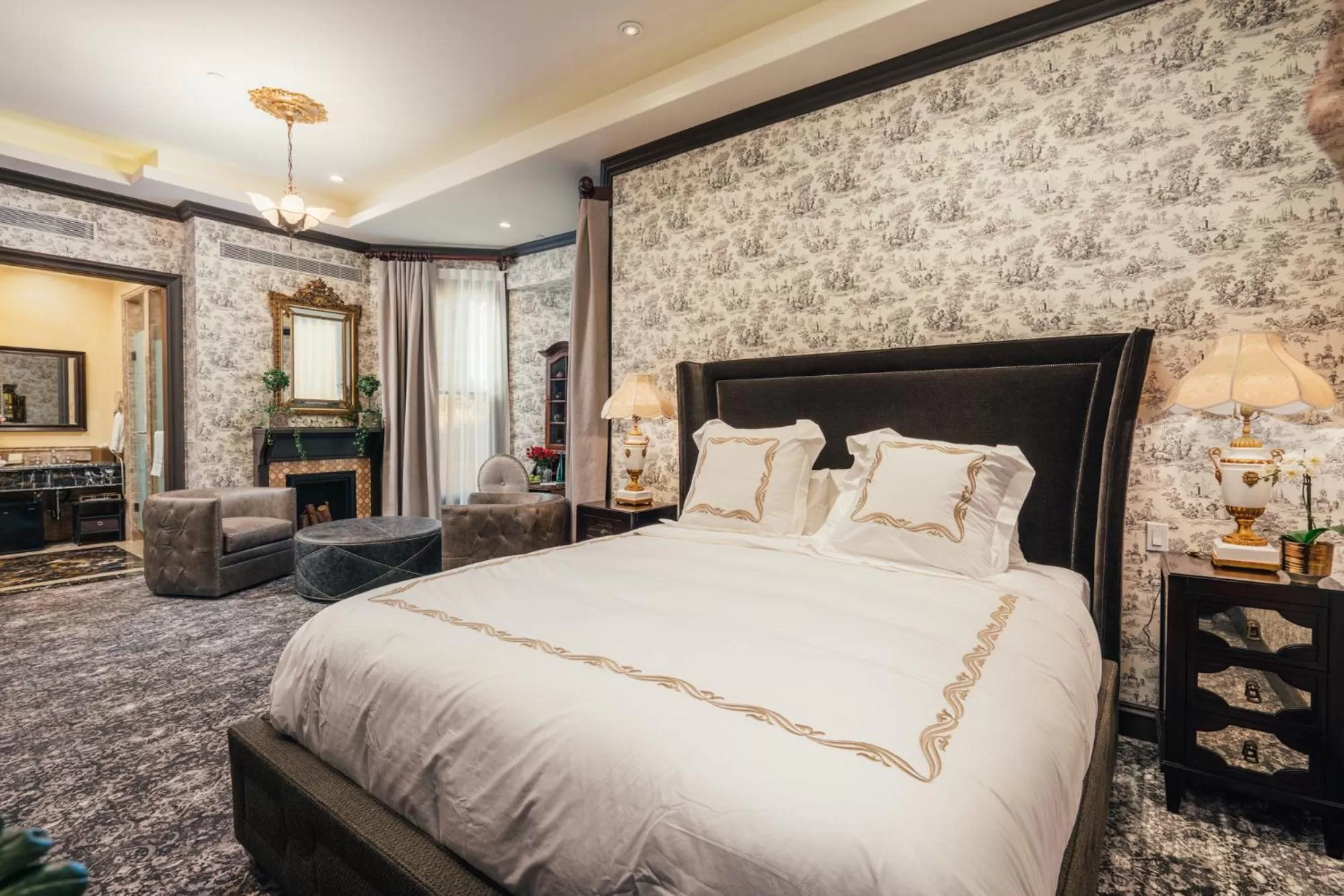 Bed in Neighbourgood Sutter Mansion