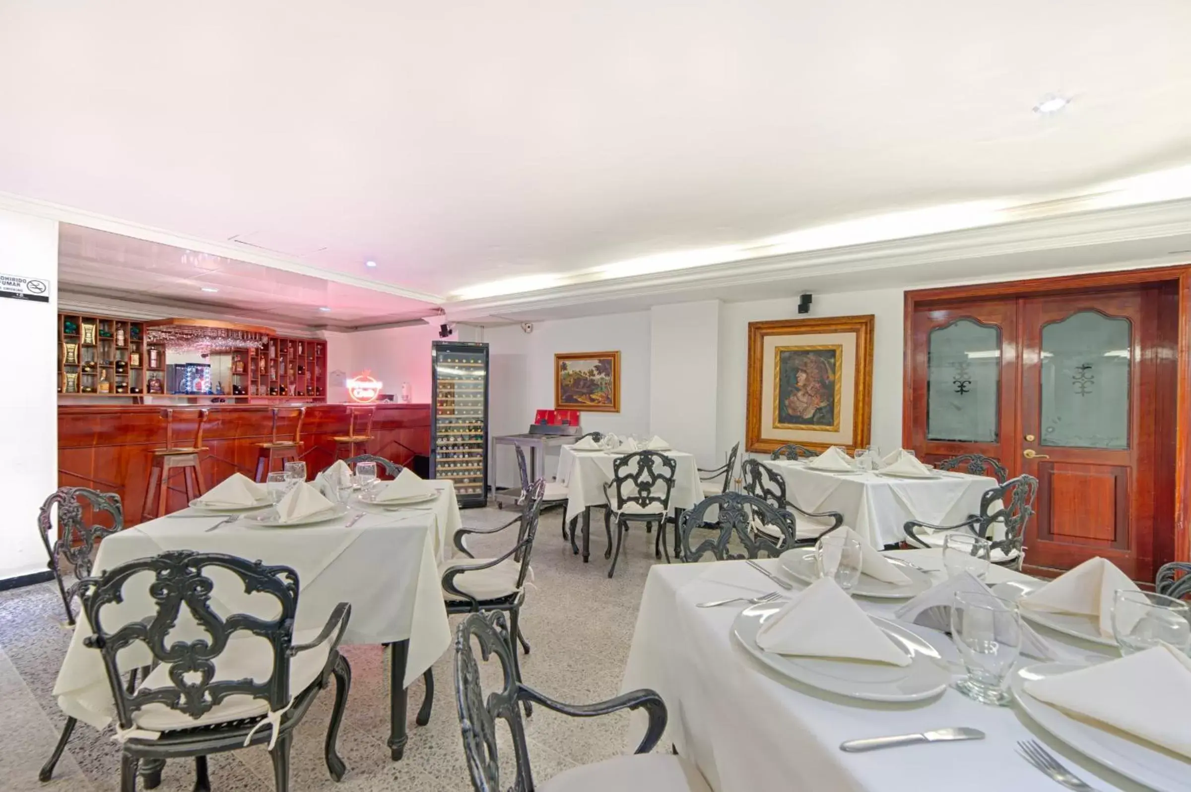 Restaurant/Places to Eat in Hotel Granada Real