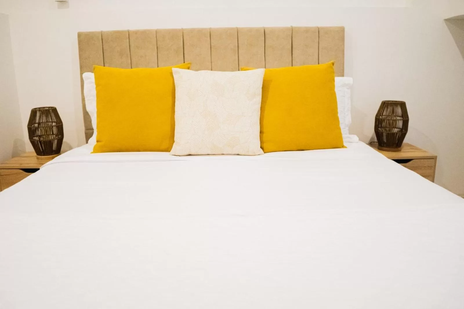 Double Room - Basement in Del Mar Guest House