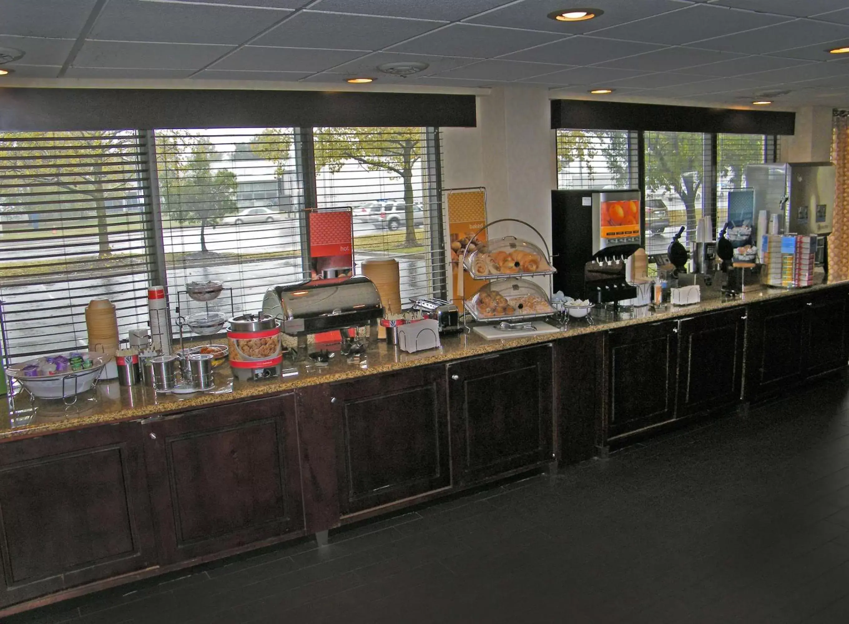 Dining area, Restaurant/Places to Eat in Hampton Inn Norfolk/Chesapeake - Greenbrier Area