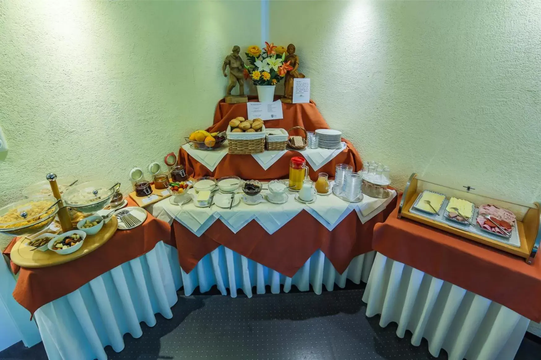 Buffet breakfast, Banquet Facilities in Kneipp-Kurhotel Emilie