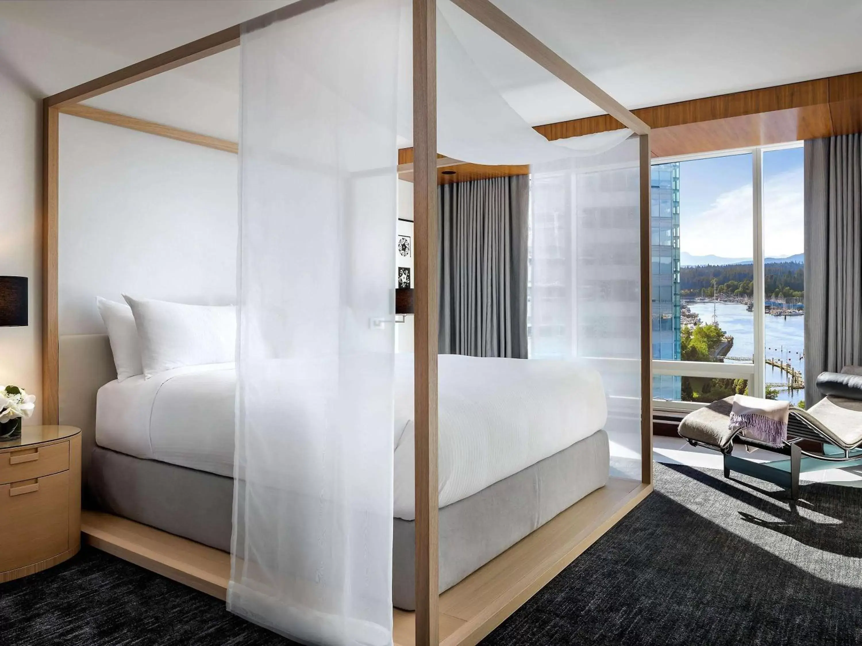 Bedroom, Bed in Fairmont Pacific Rim