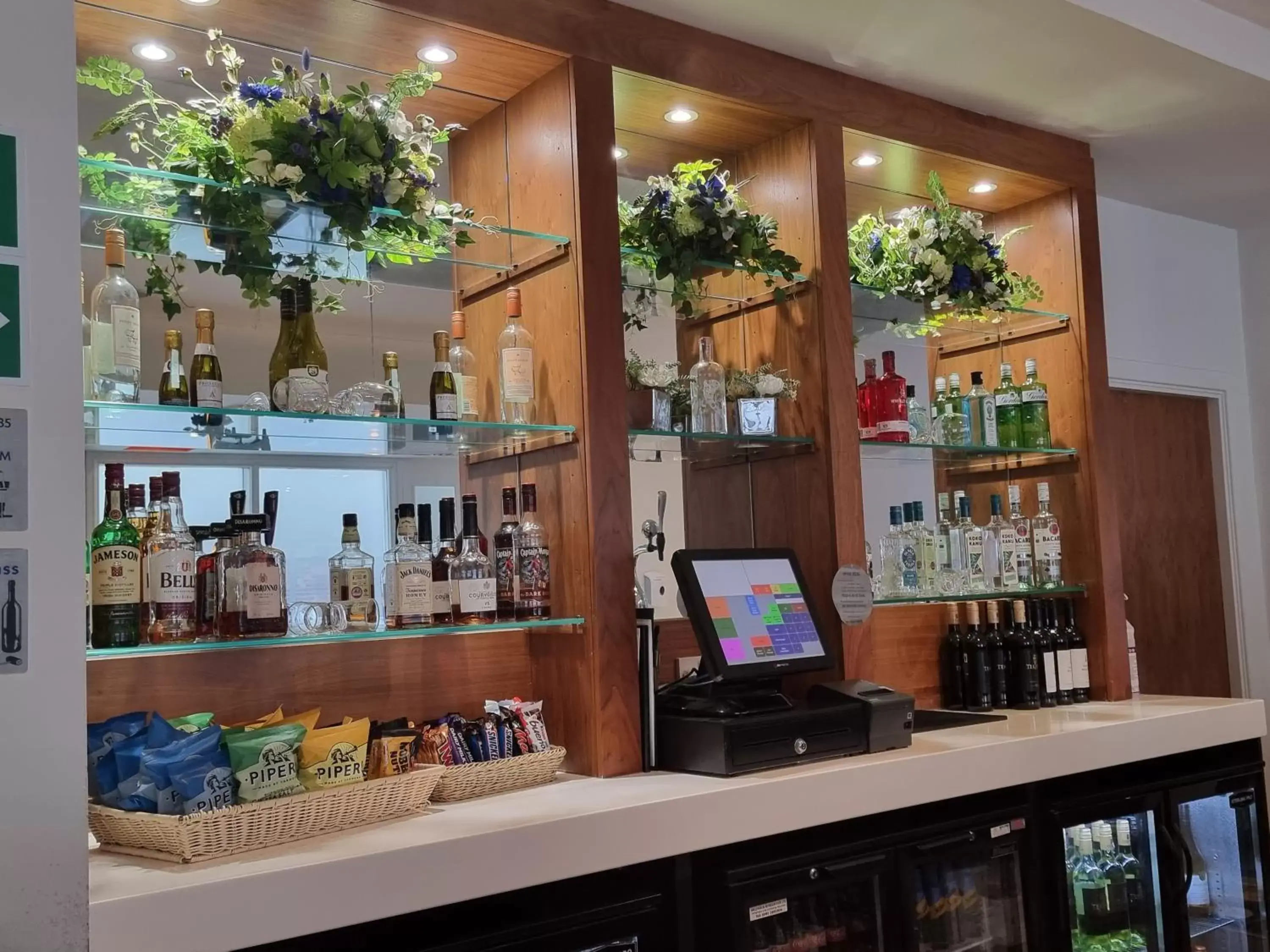 Lounge or bar in Holiday Inn Express Wakefield by IHG Lounge or bar in Holiday Inn Express Wakefield by IHG