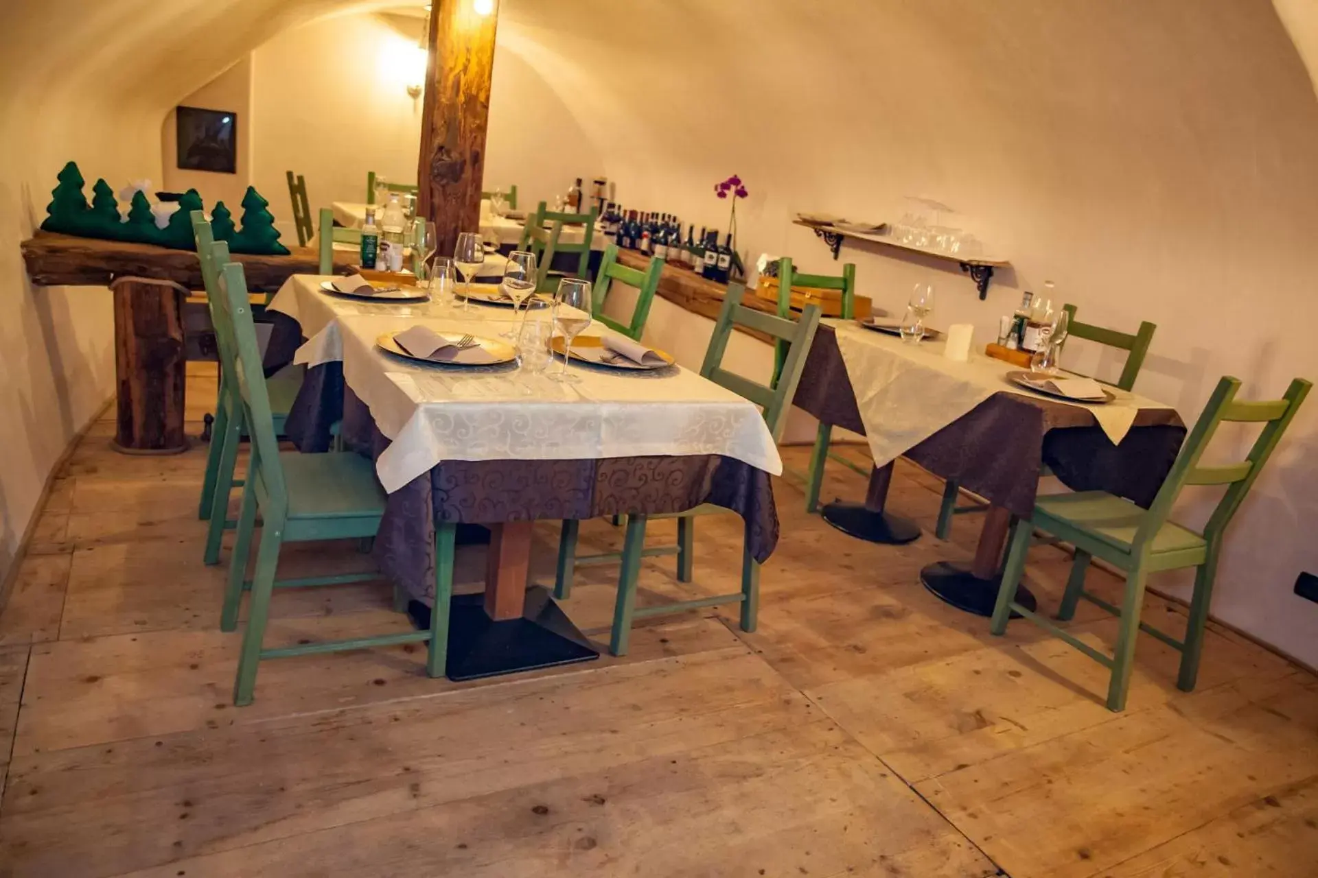 Restaurant/Places to Eat in Hotel Garni Le Corti