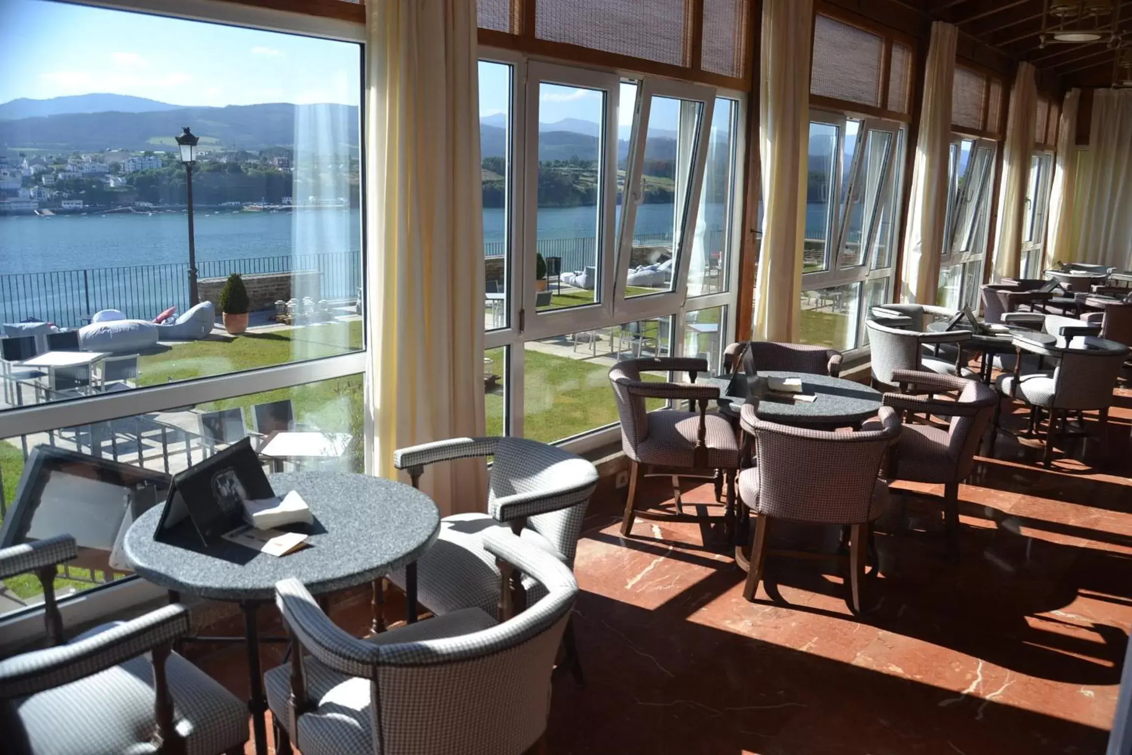 Lounge or bar, Restaurant/Places to Eat in Parador de Ribadeo