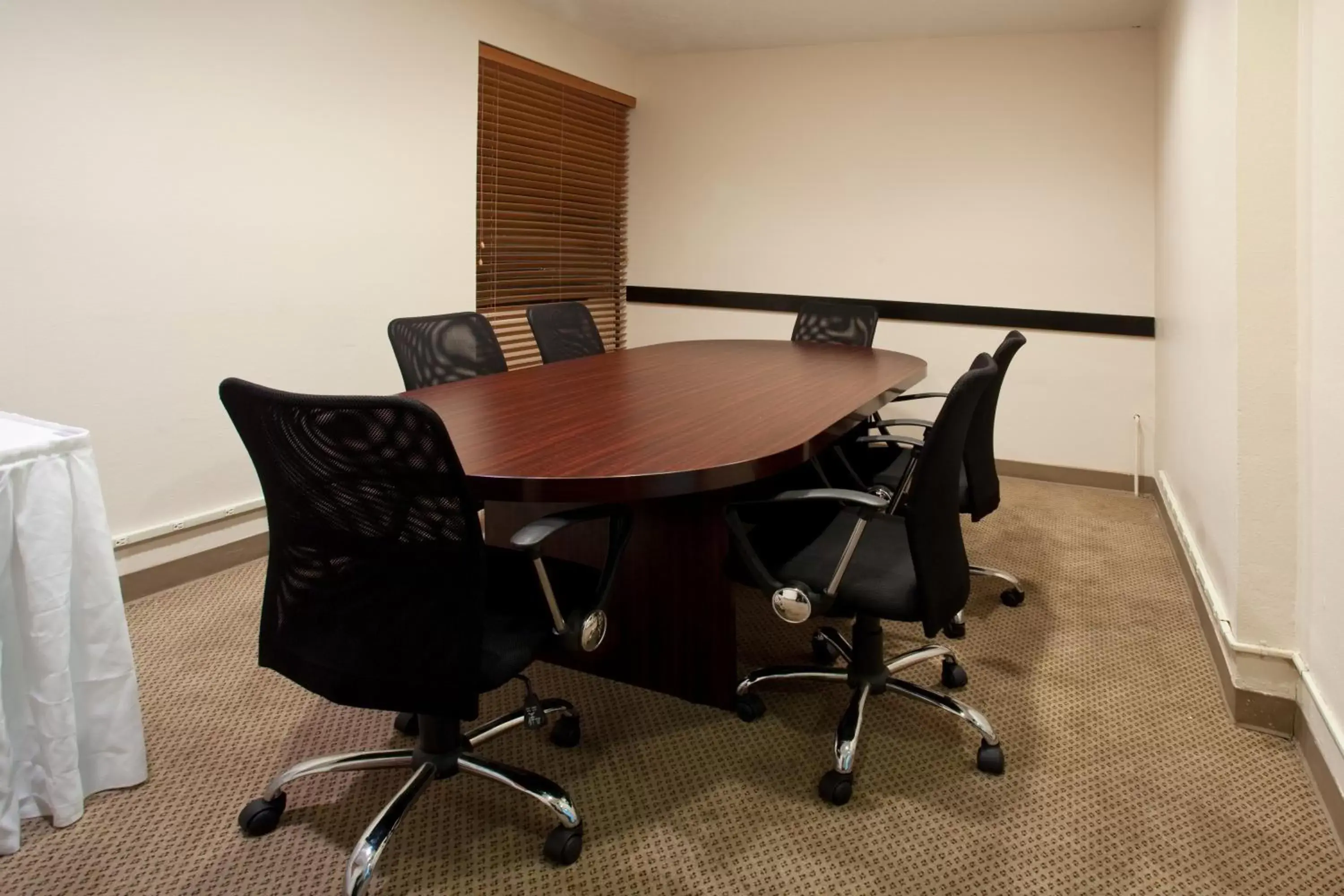 Meeting/conference room in Holiday Inn Rock Springs, an IHG Hotel