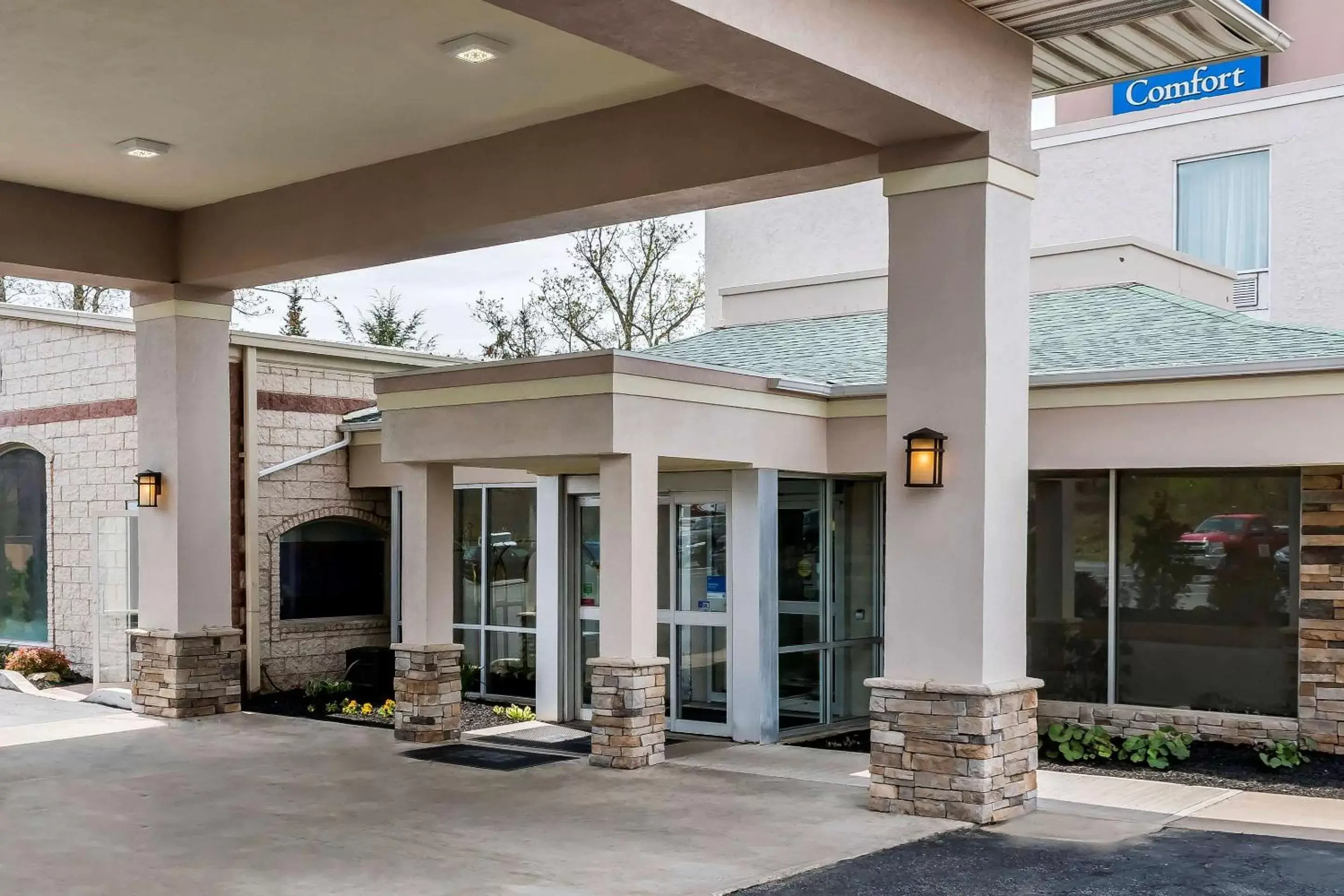 Property building in Comfort Inn - Pocono Mountains