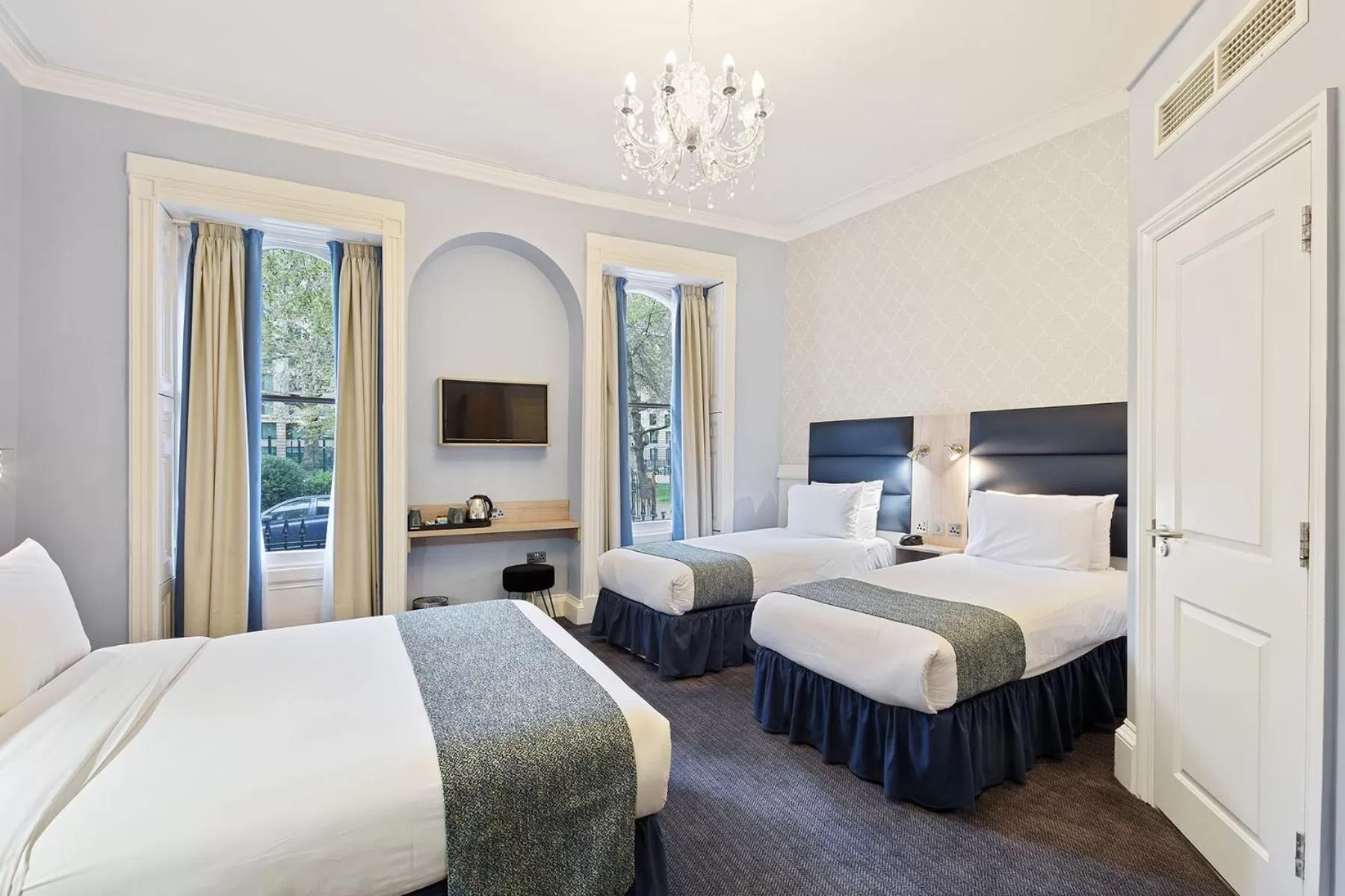 Photo of the whole room, Bed in The Judd Hotel