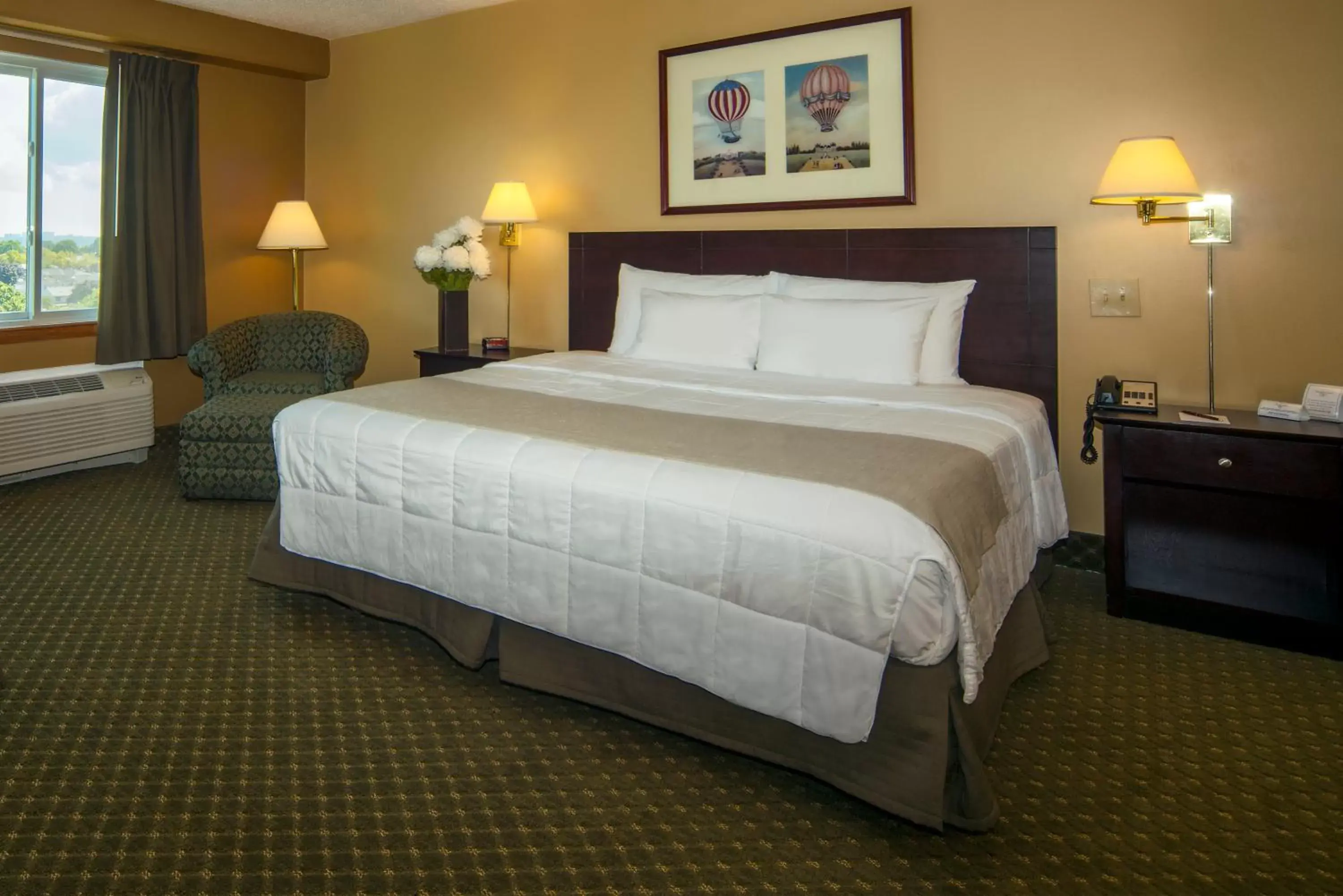 Bed in Meadowlands Plaza Hotel