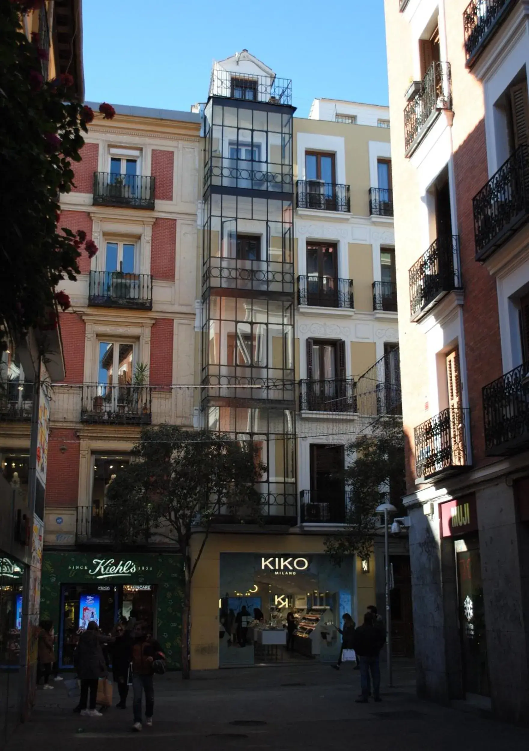 Property Building in Hostal Abril Madrid